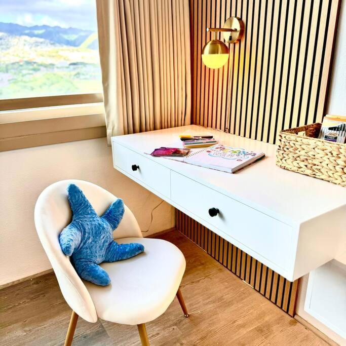 Central Waikiki luxury High Wtih Views & Beach: One-Bedroom Apartment photo