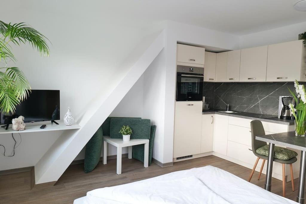 One-Bedroom Apartment photo 1