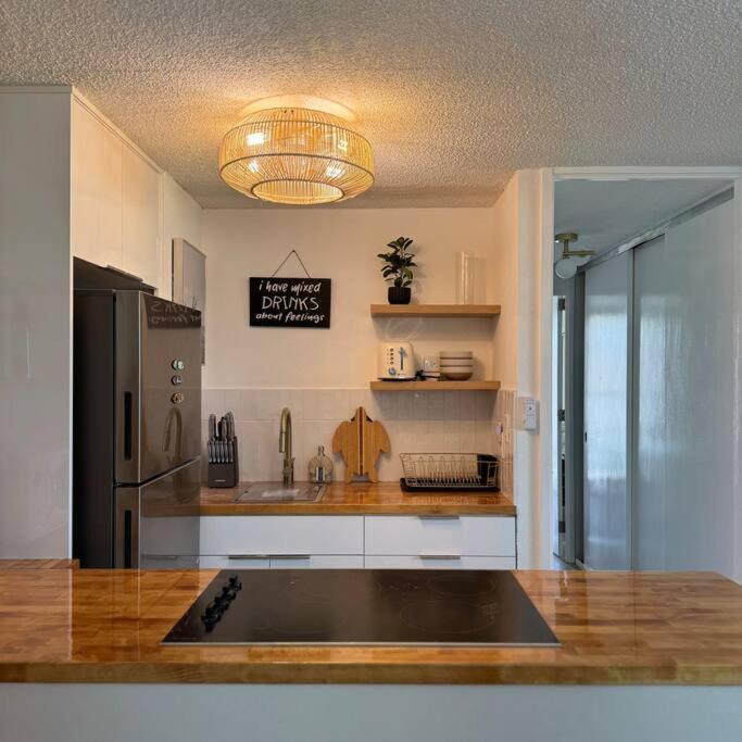 Central Waikiki luxury High Wtih Views & Beach: One-Bedroom Apartment photo