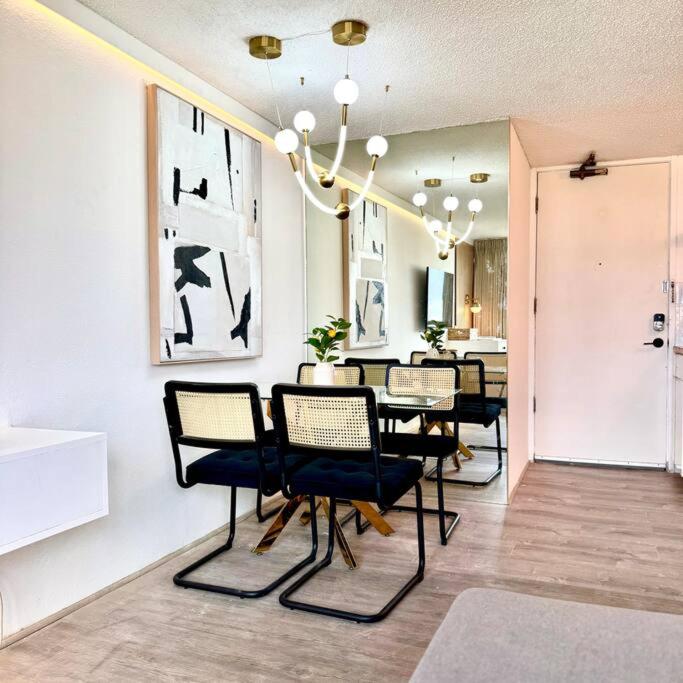 Central Waikiki luxury High Wtih Views & Beach: One-Bedroom Apartment photo