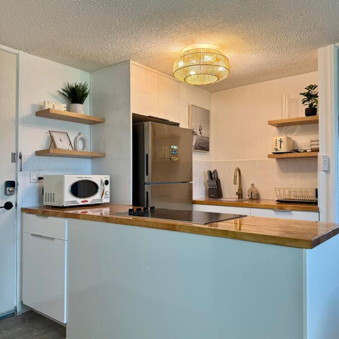 Central Waikiki luxury High Wtih Views & Beach: One-Bedroom Apartment photo