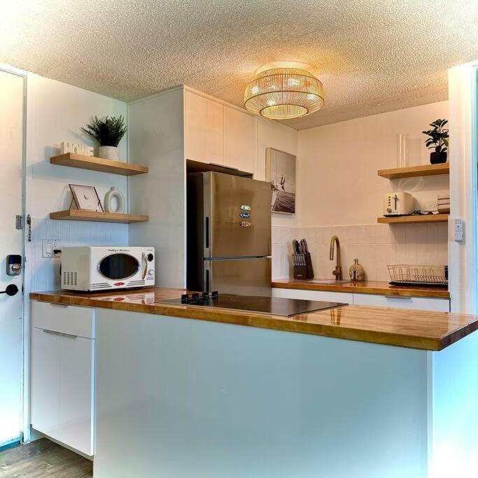 Central Waikiki luxury High Wtih Views & Beach: One-Bedroom Apartment photo