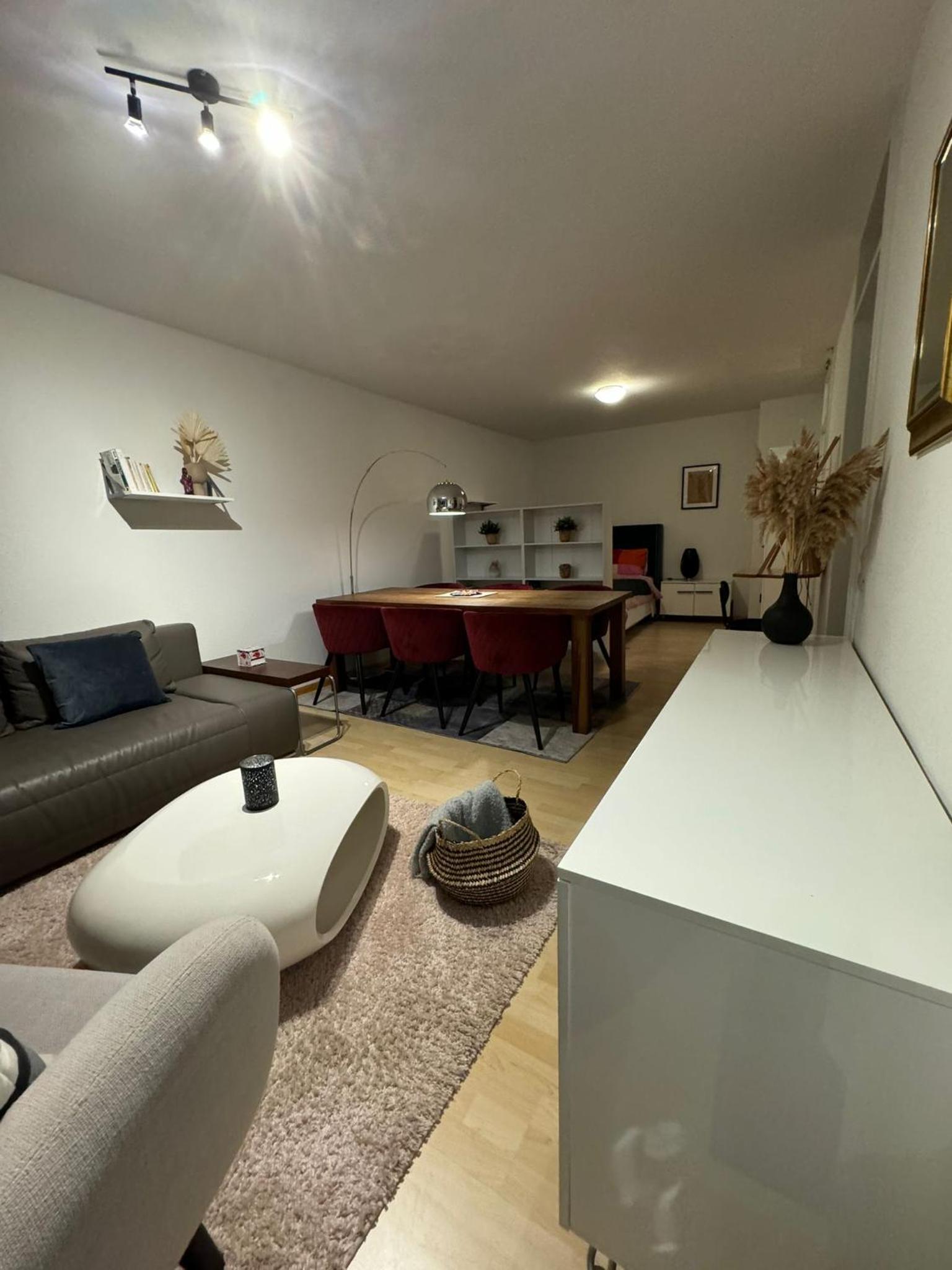 One-Bedroom Apartment photo 1