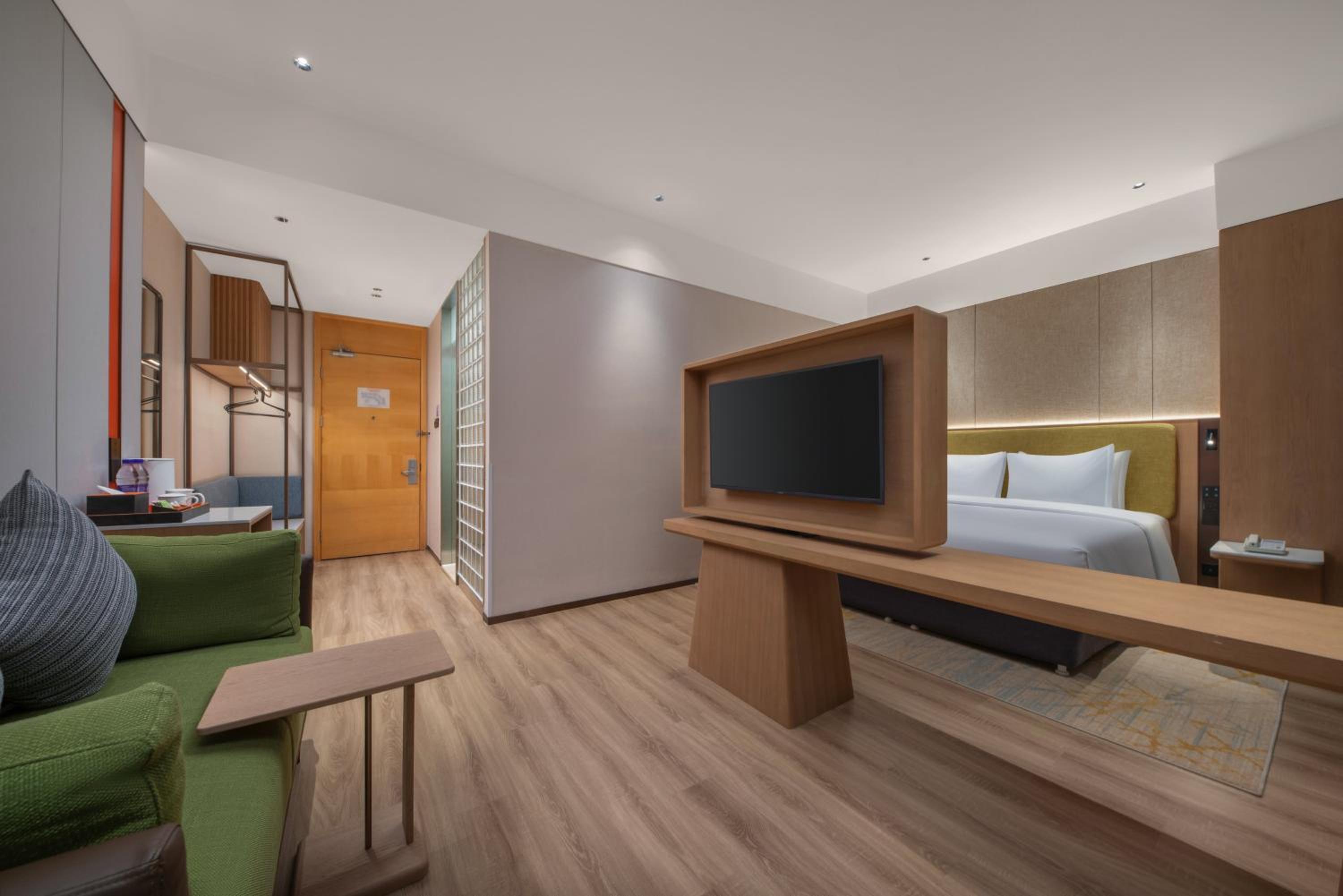Standard Queen Room with Extra Floor Space - Photo 5
