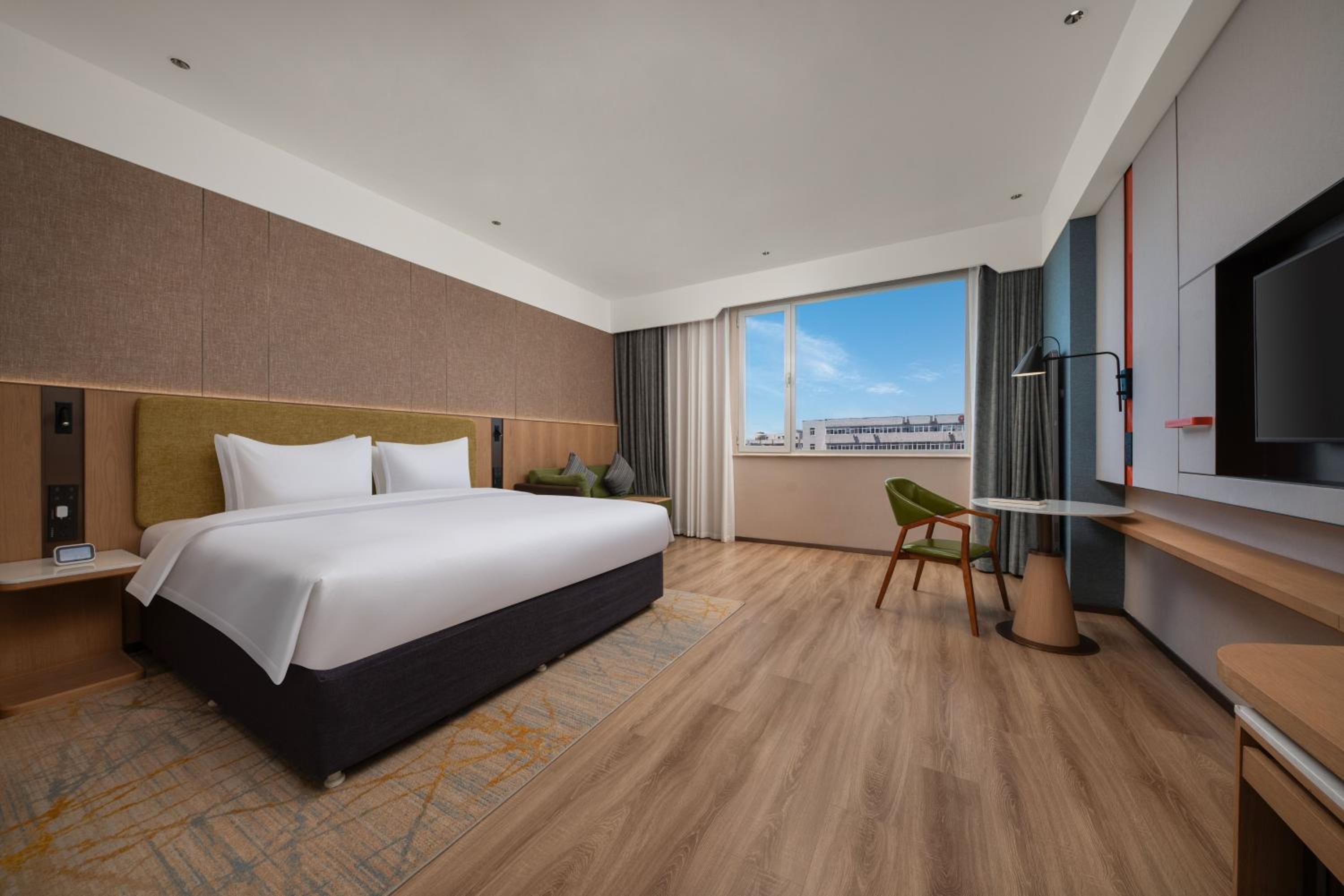 Standard Queen Room with Extra Floor Space - Photo 8