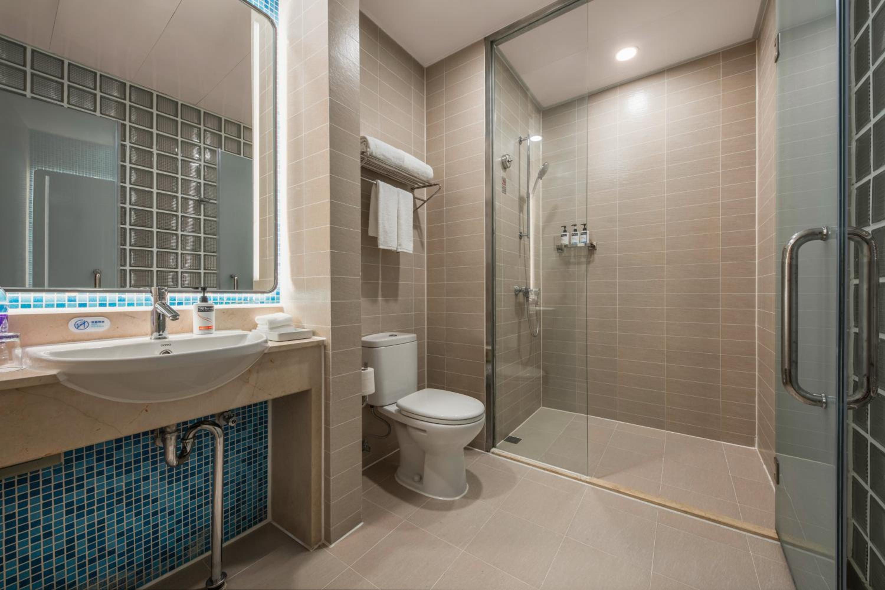 Standard Queen Room