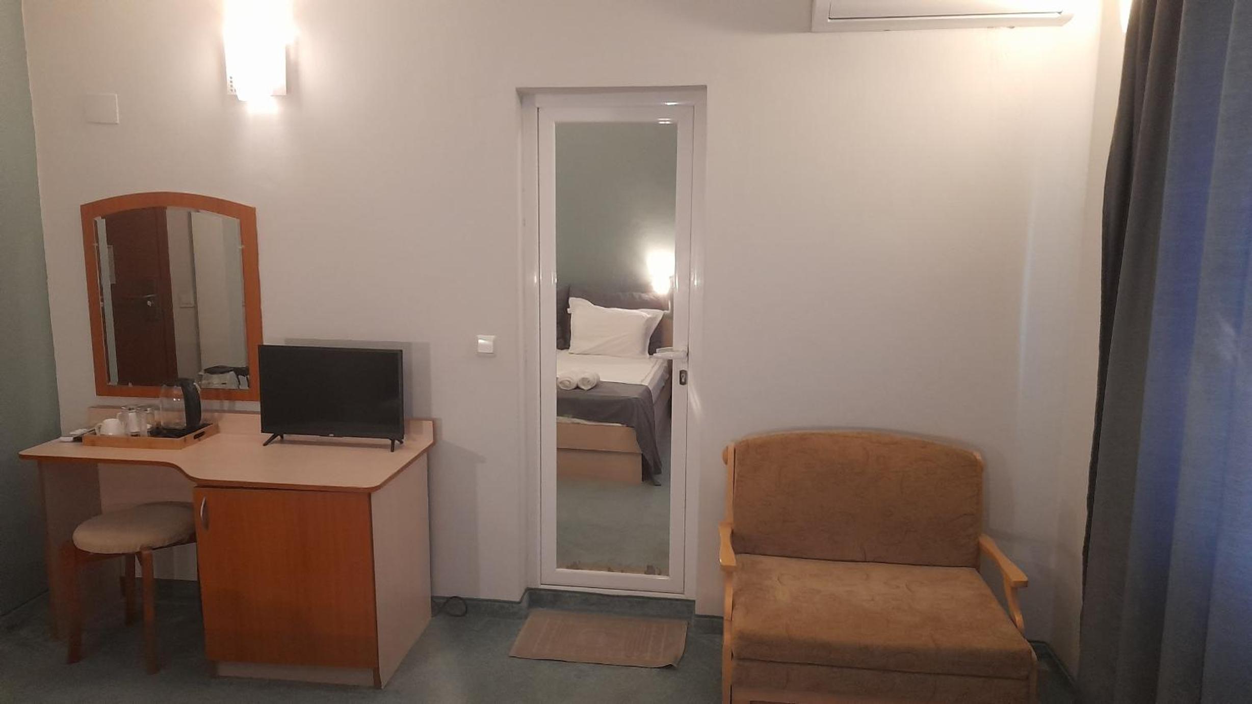 Double or Twin Room with Sofa Bed photo 3
