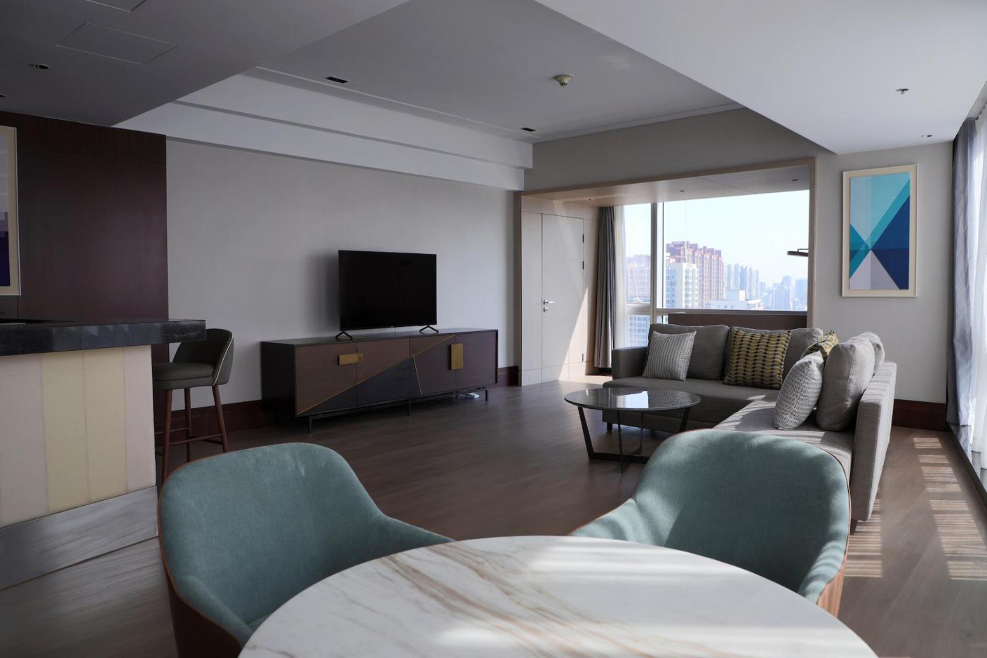 Executive Suite, 1 King (include Evening Alcohol Drinks & Light Buffet + 10% for Food & Beverage) - Photo 7