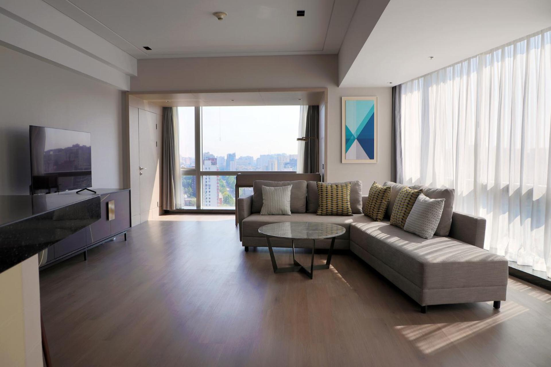 Executive Suite, 1 King (include Evening Alcohol Drinks & Light Buffet + 10% for Food & Beverage) - Photo 1