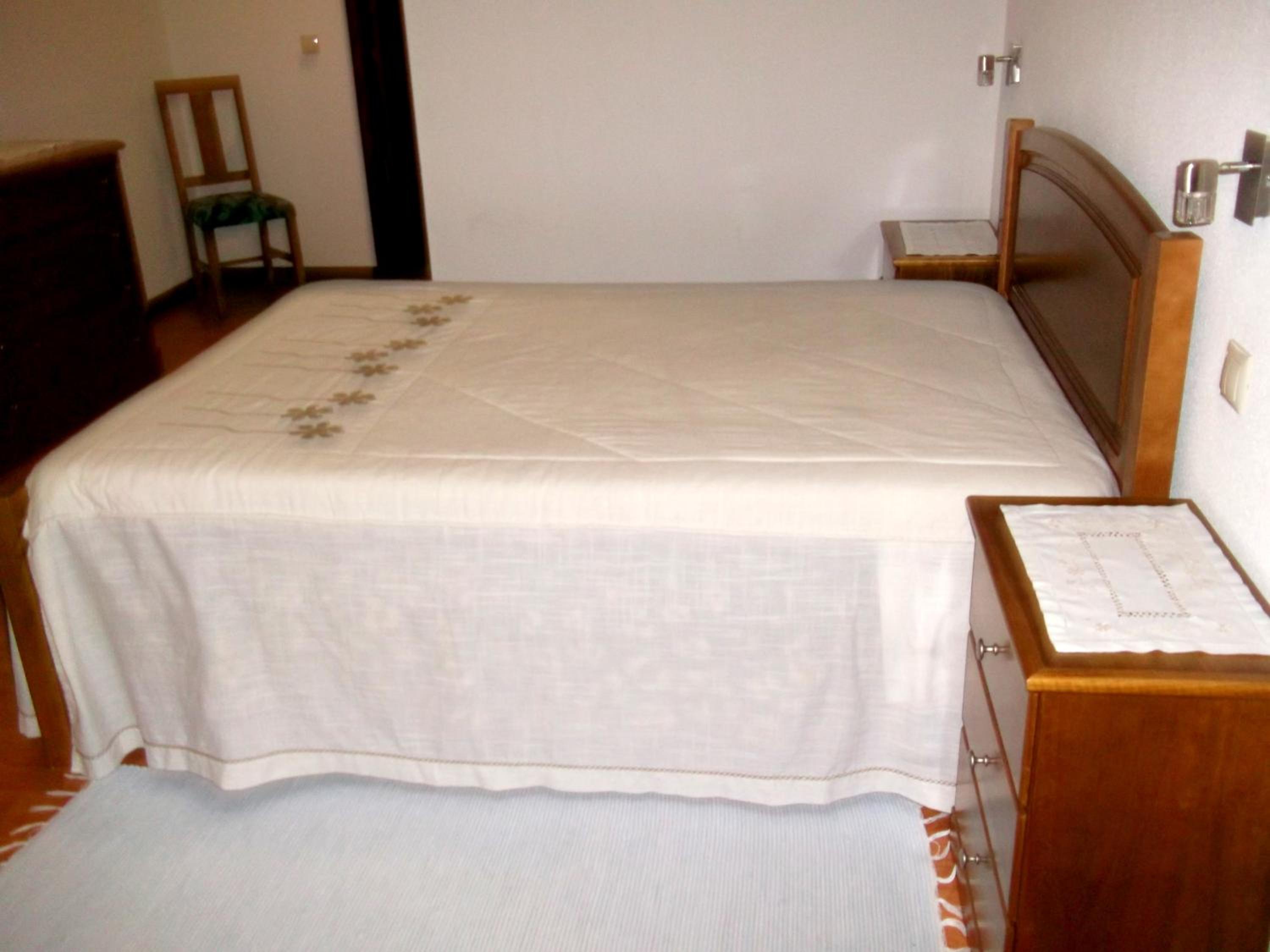 Double or Twin Room with Extra Bed - Photo 14