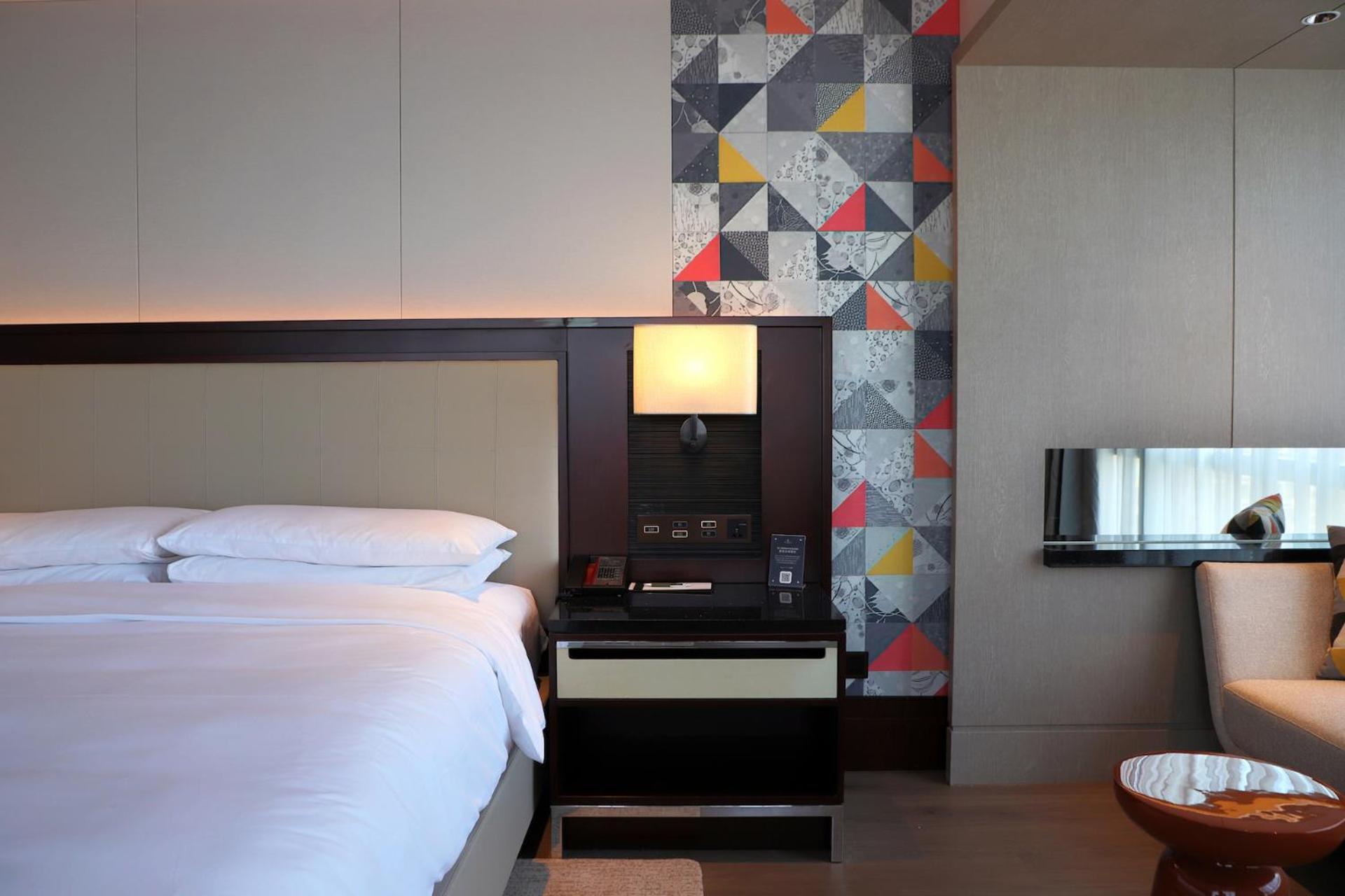 1 King Bed, Renaissance Guest Room (include 10% off for Food & Beverage) - Photo 3