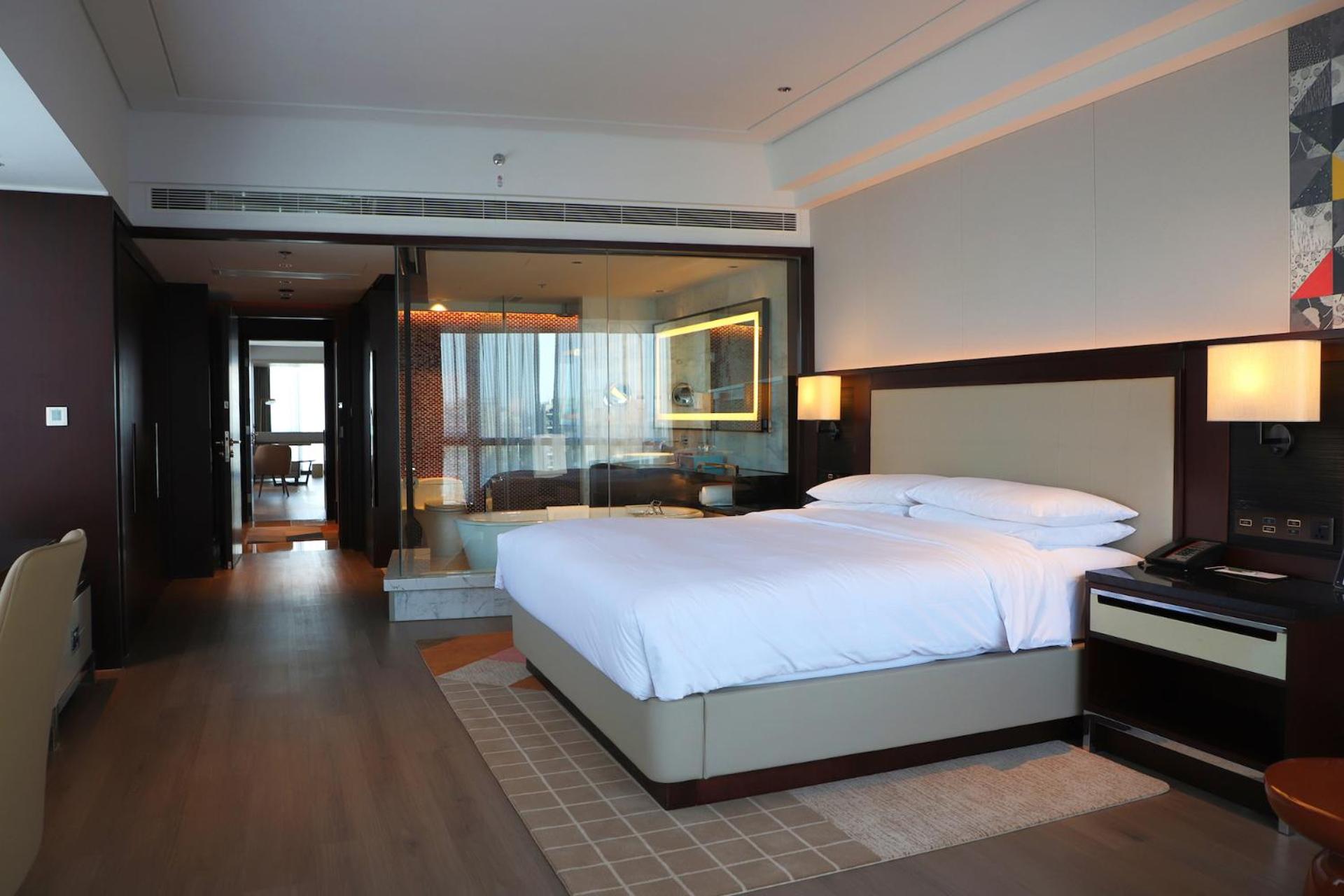 1 King Bed, Renaissance Guest Room (include 10% off for Food & Beverage) - Photo 1