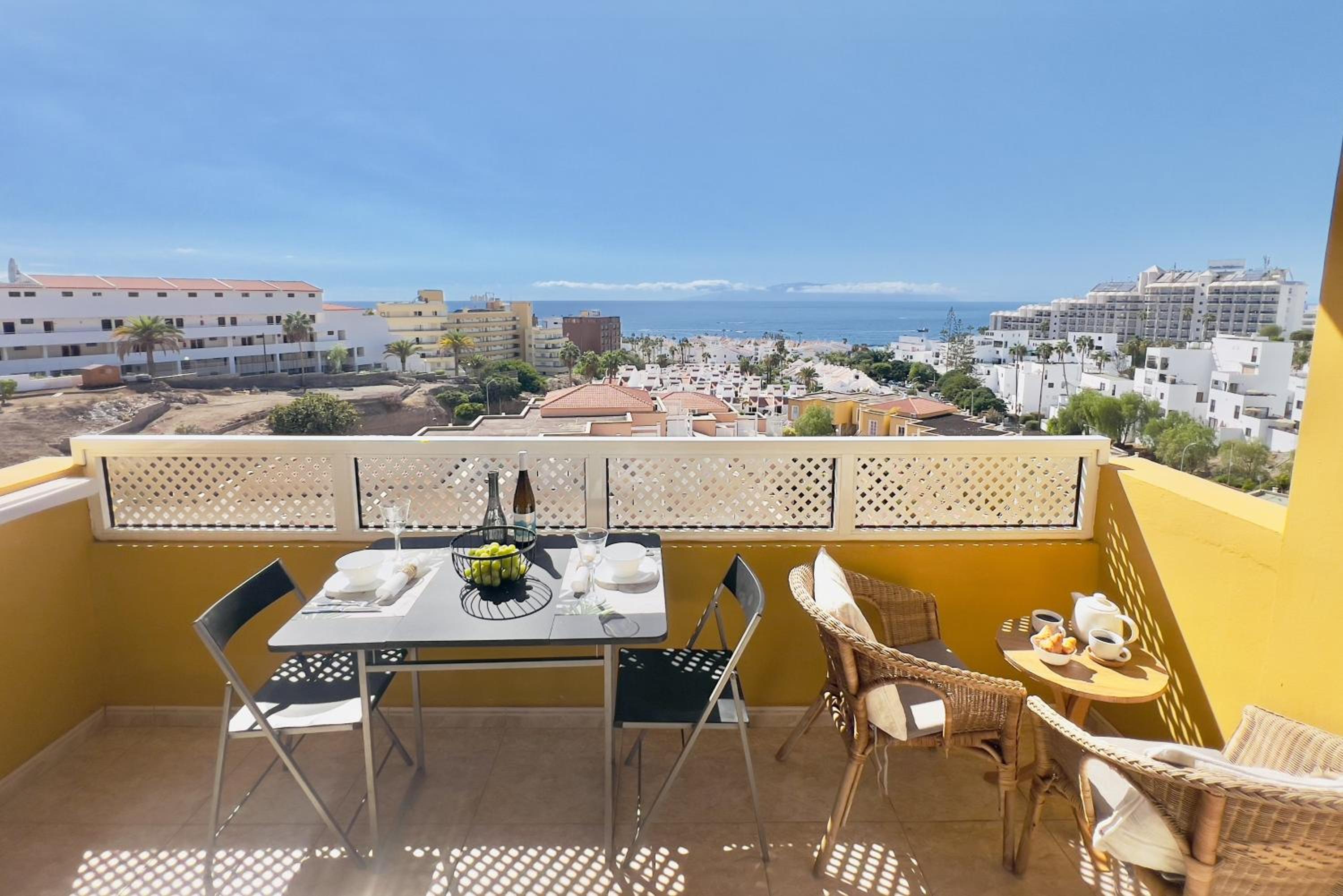 Apartment with View and Balcony photo 2