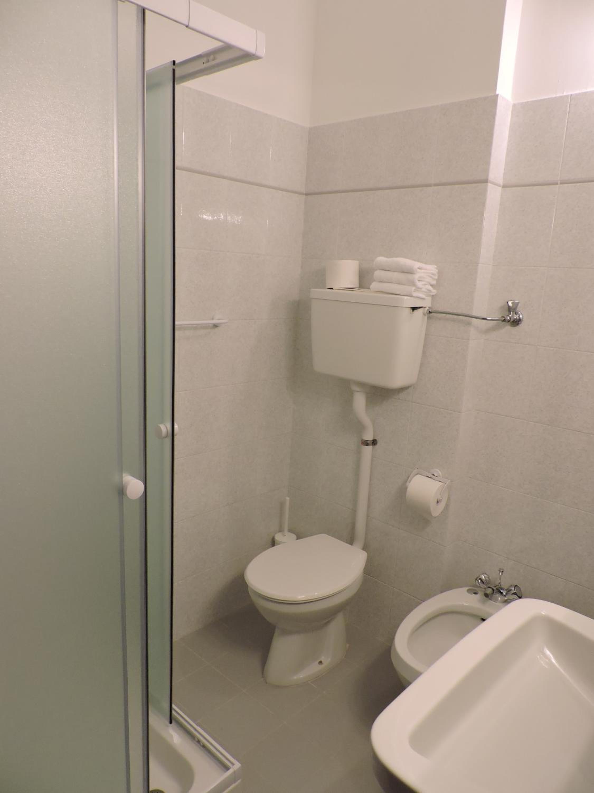 Standard Triple Room - Photo 5