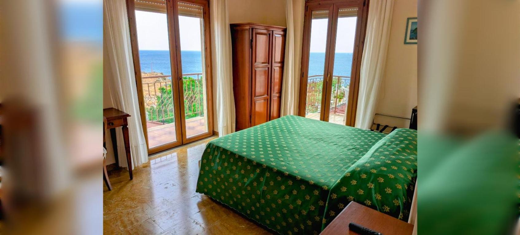 Double or Twin Room with Private Bathroom - Photo 7
