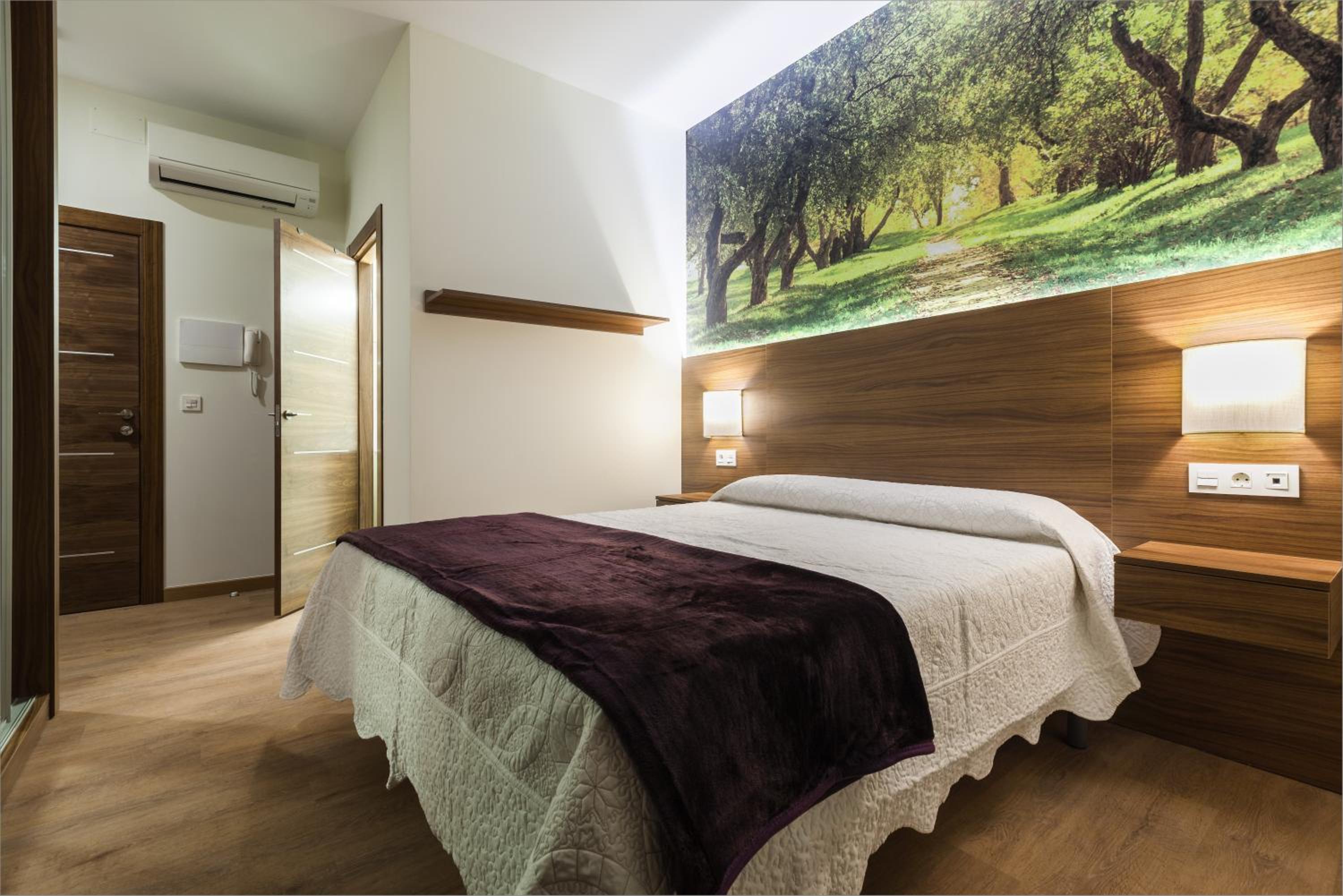 Double Room with Private Bathroom - Photo 1