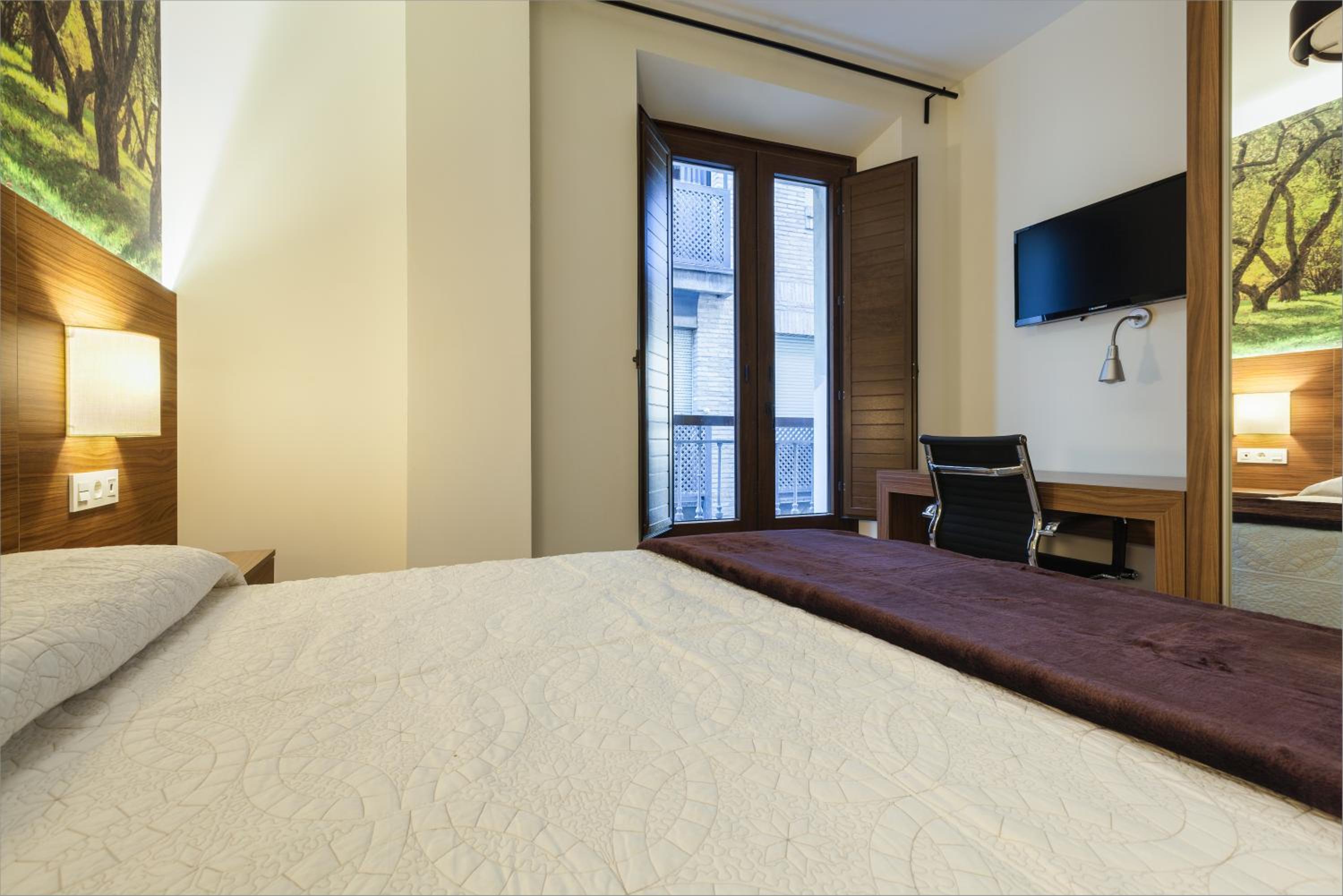 Double Room with Private Bathroom - Photo 5