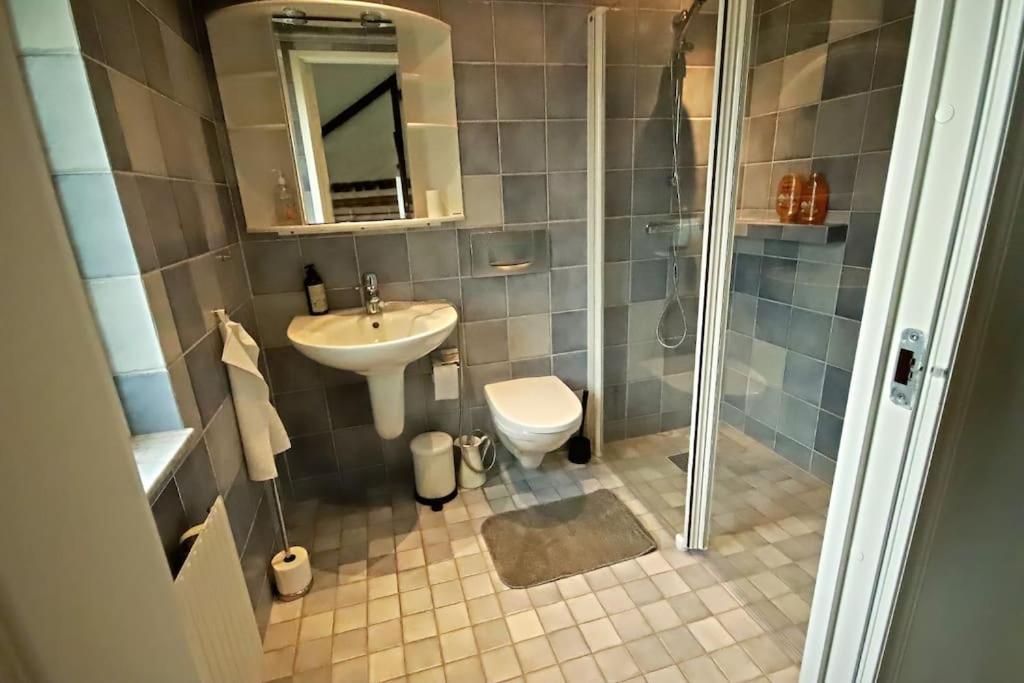 Three-Bedroom House photo 2
