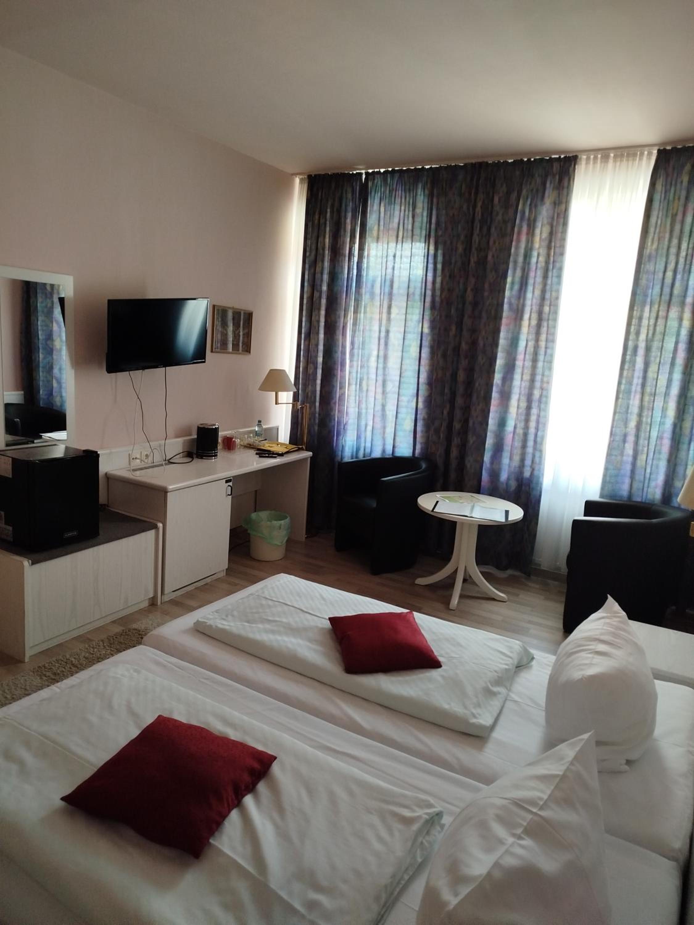 Standard Double Room - Photo 7