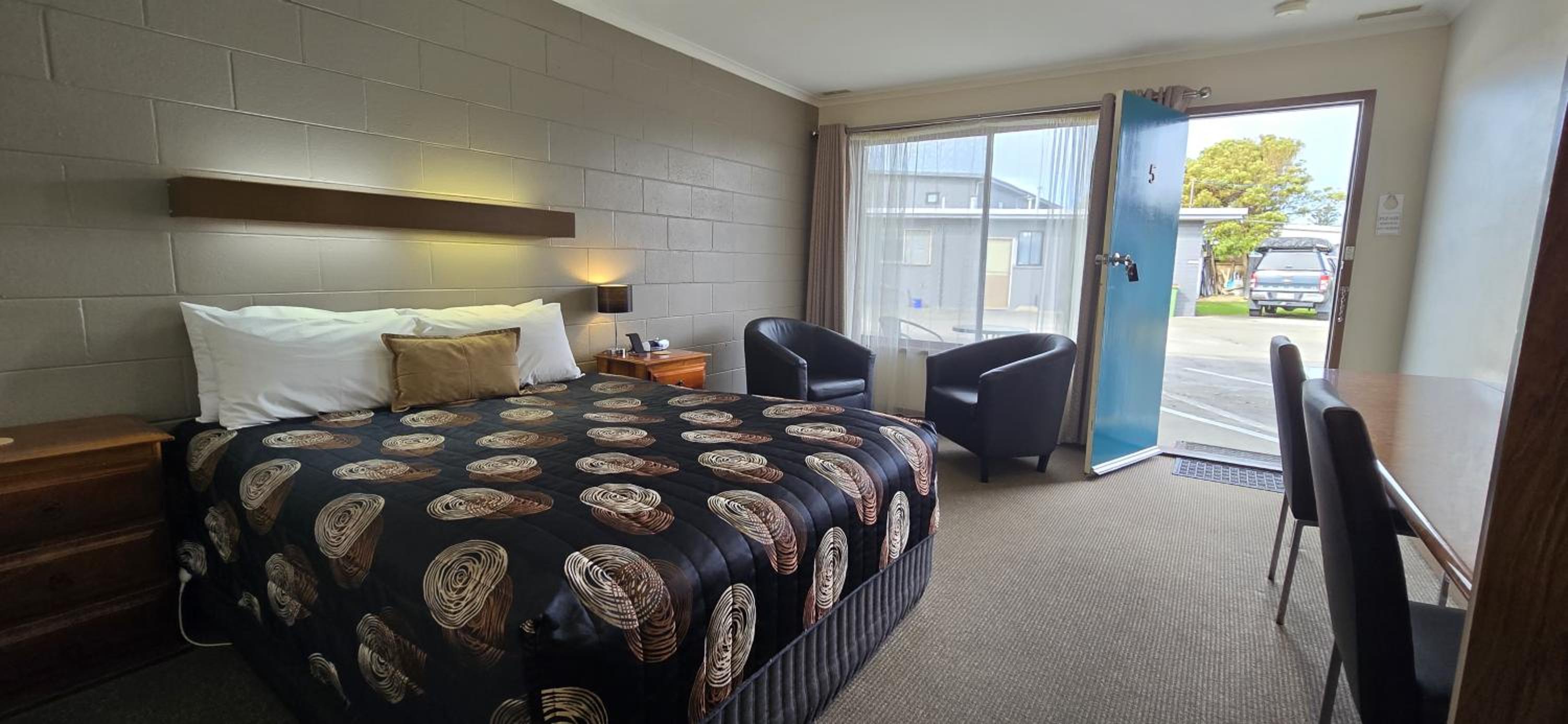 Deluxe Queen Room photo 2
