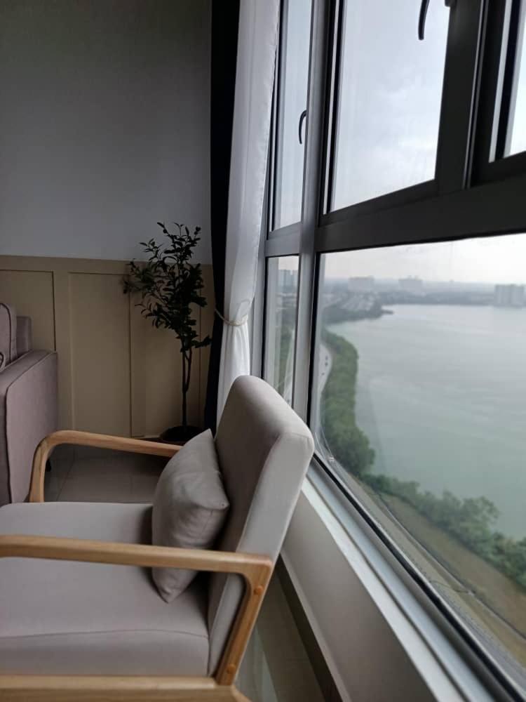 Three-Bedroom Apartment with Lake View photo 2