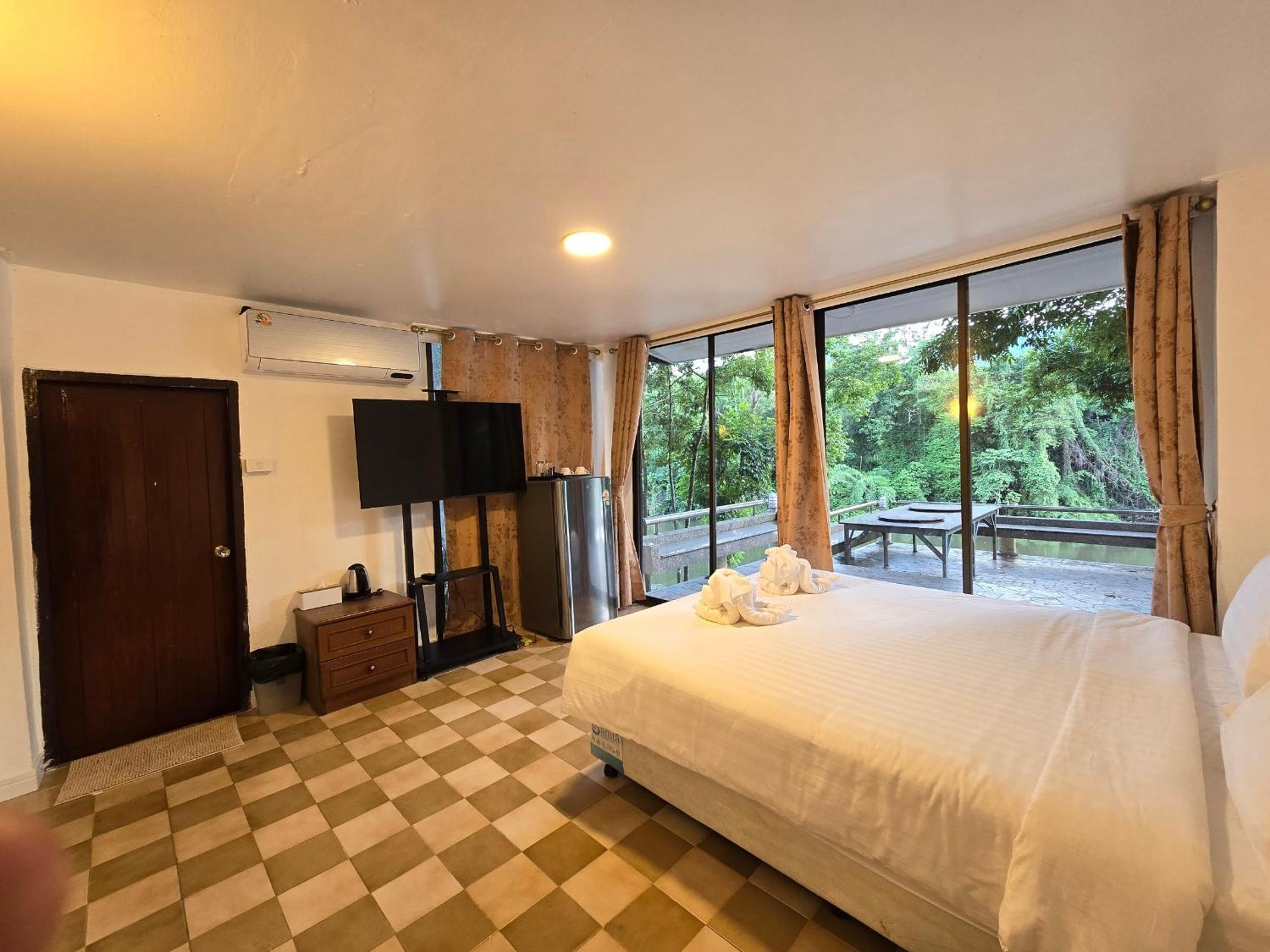 Superior Suite - Photo 9