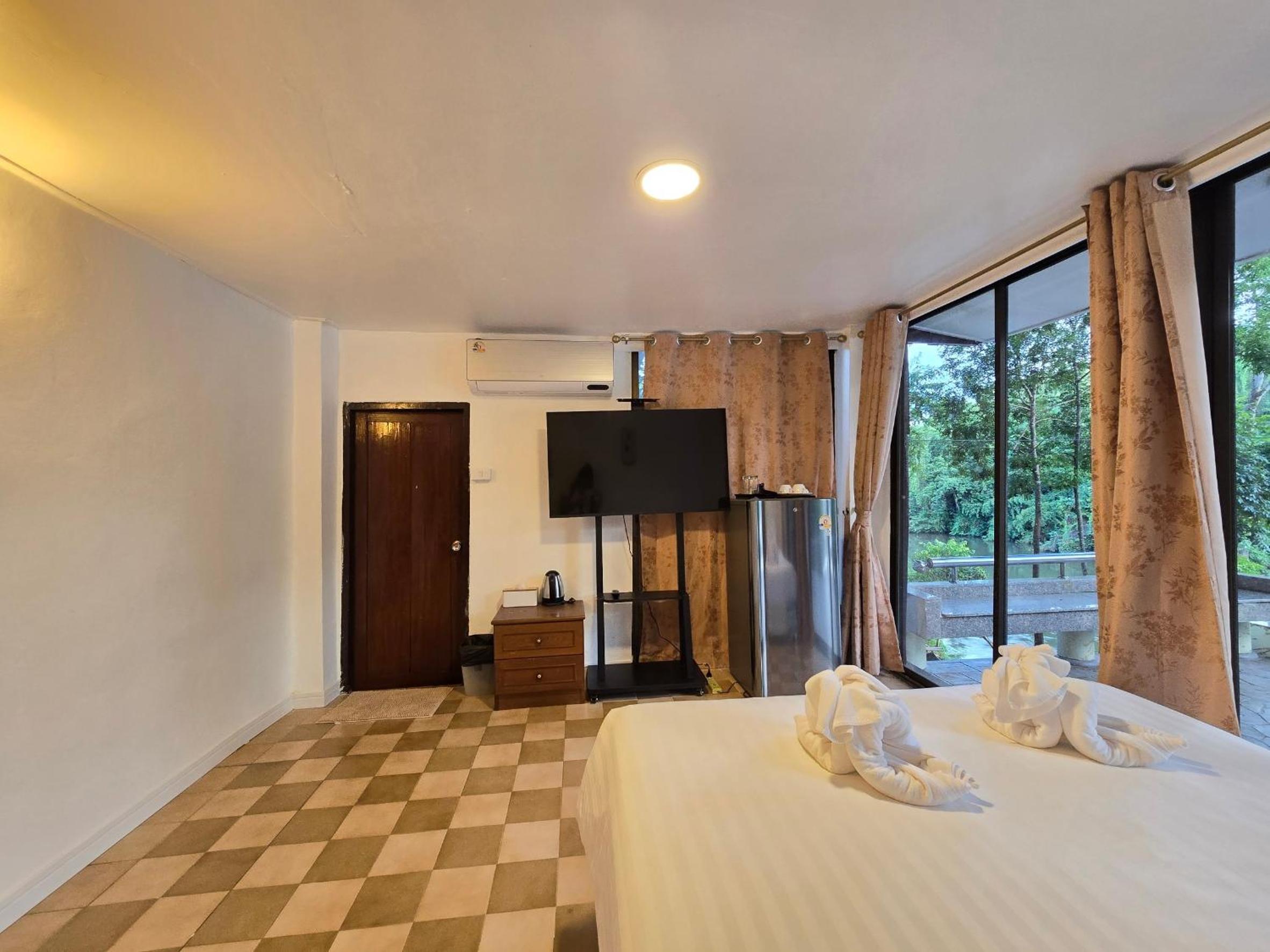 Superior Suite - Photo 7