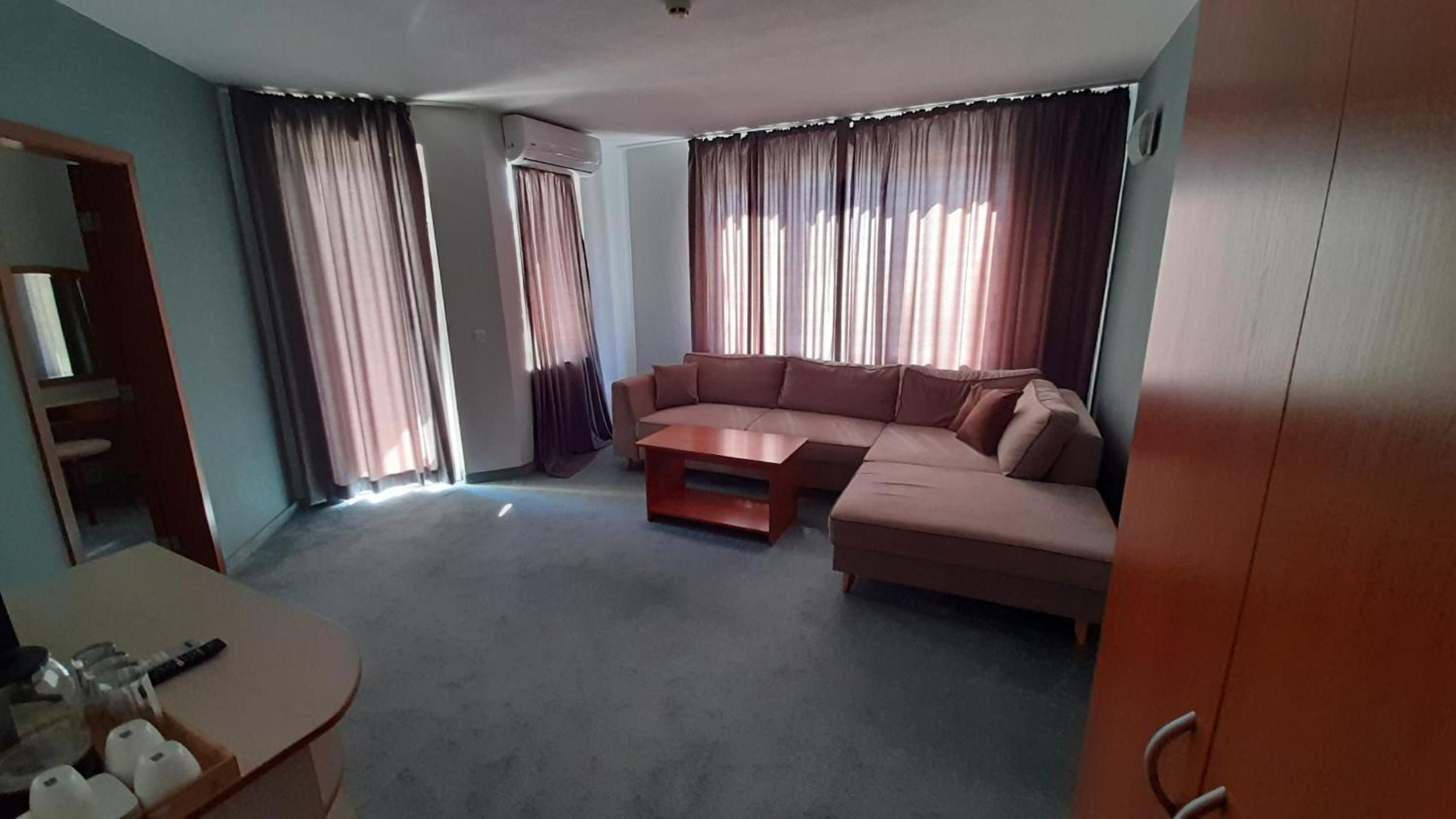 One-Bedroom Suite with Balcony photo 2