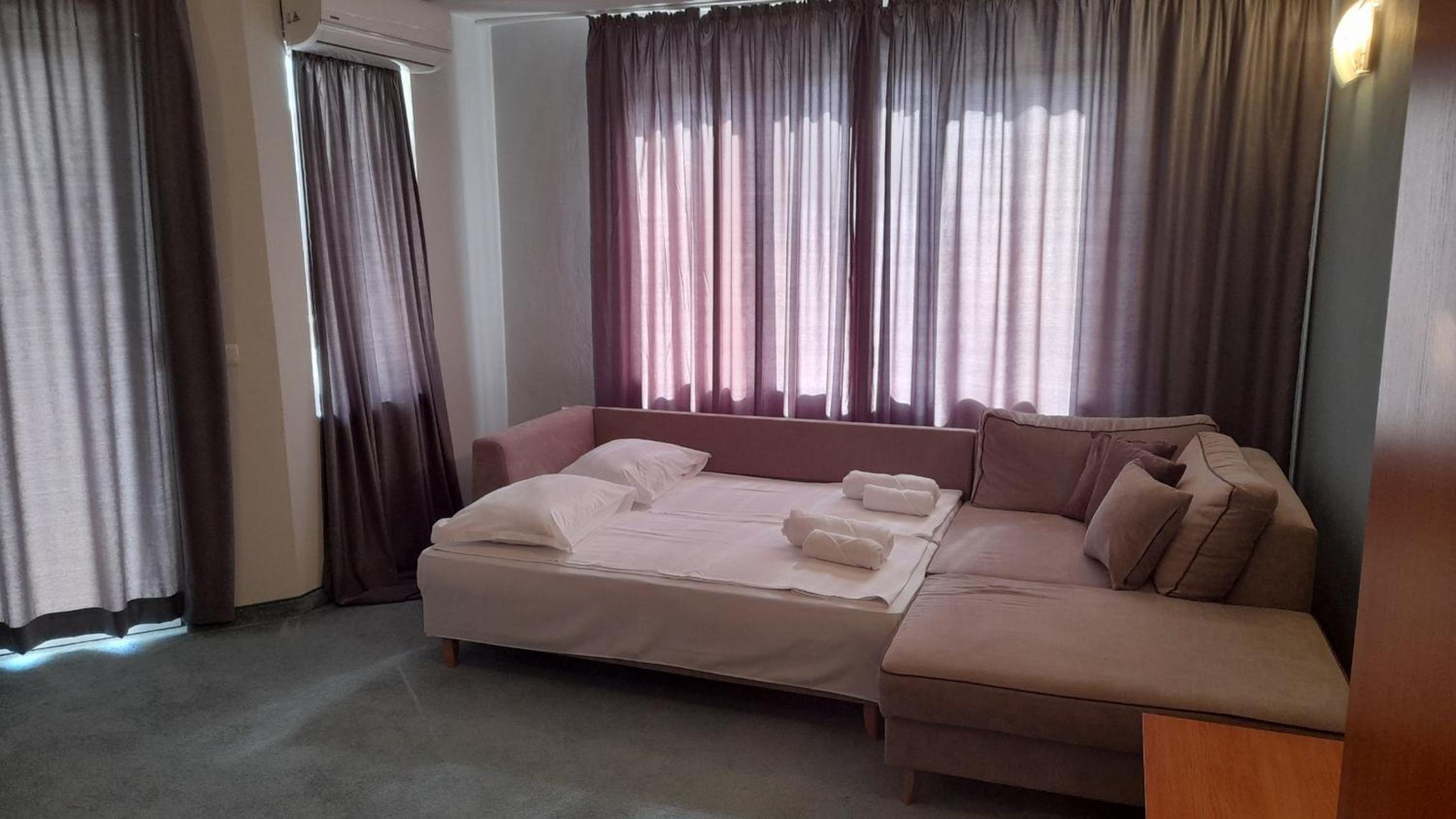 One-Bedroom Suite with Balcony photo 1