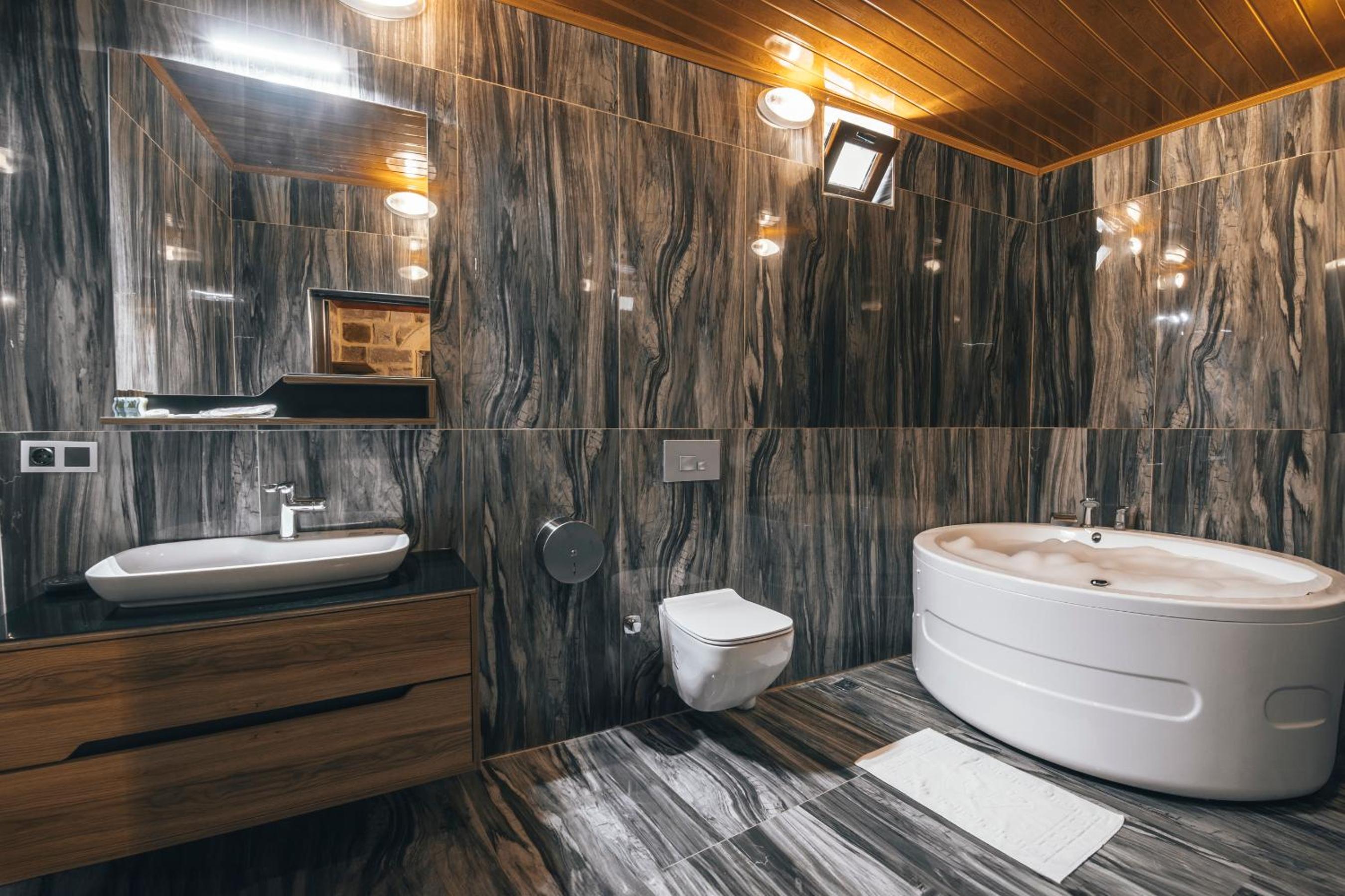 Queen Room with Spa Bath photo 2