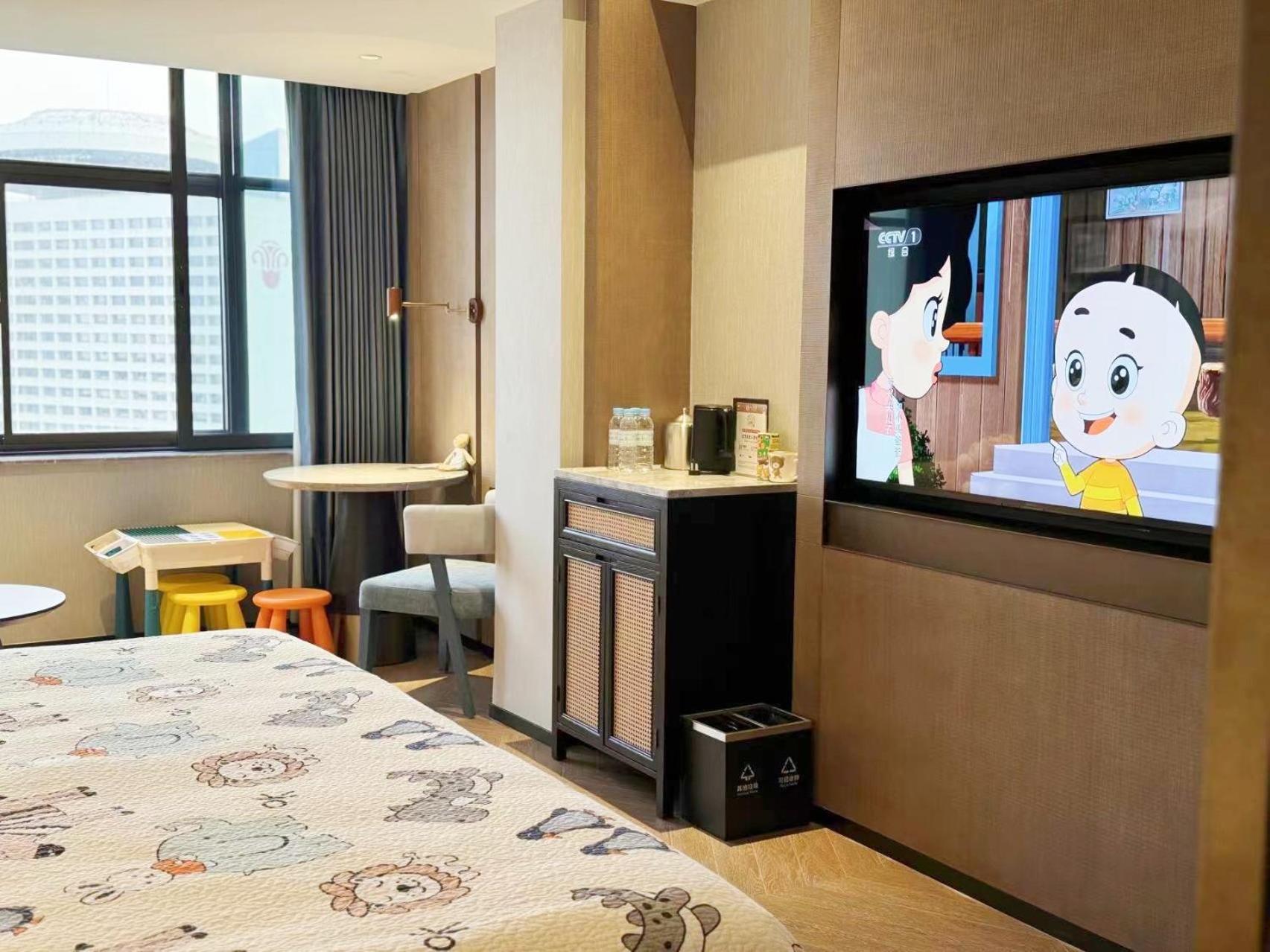 Family-friendly King Bed Room