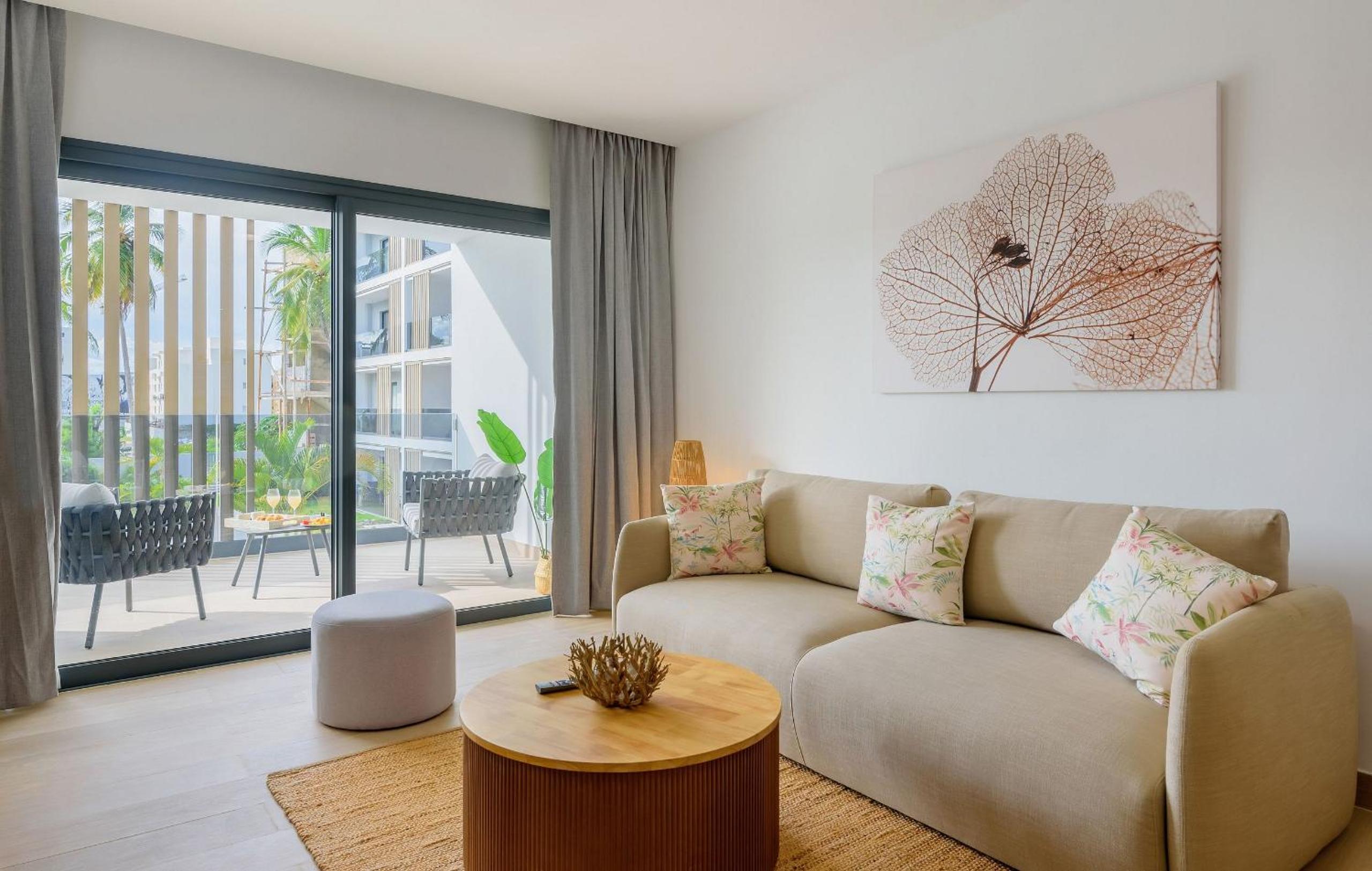 Apartment with Pool View photo 3