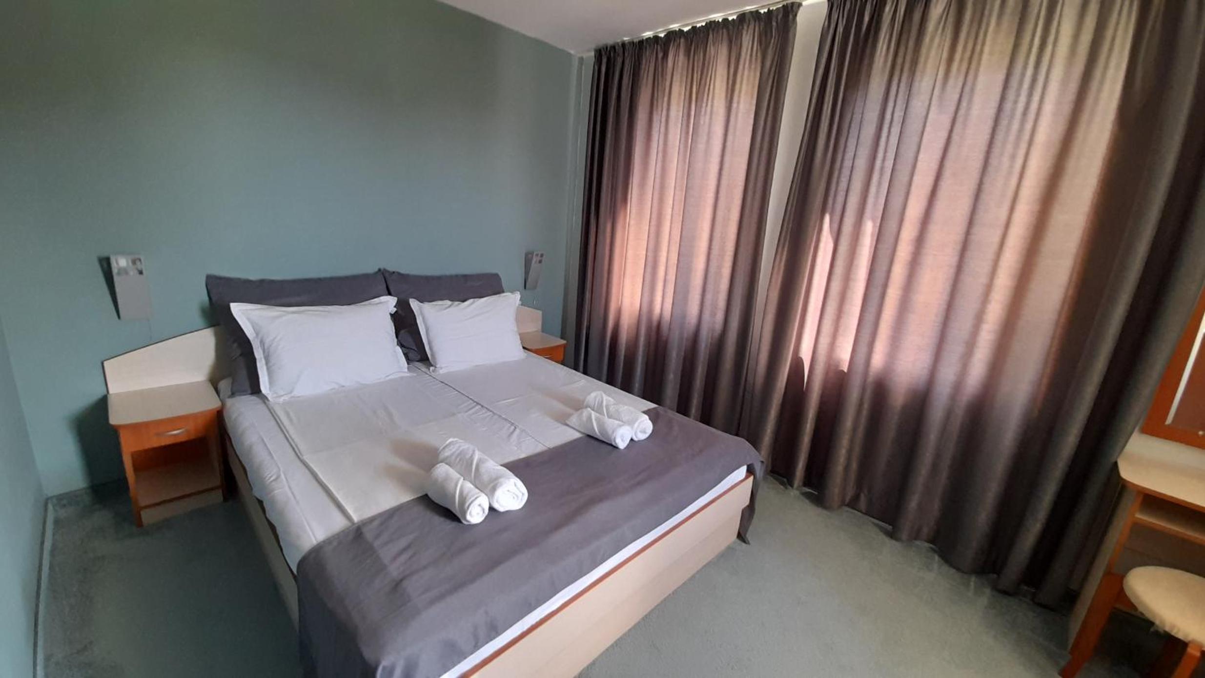 One-Bedroom Suite with Balcony photo 3