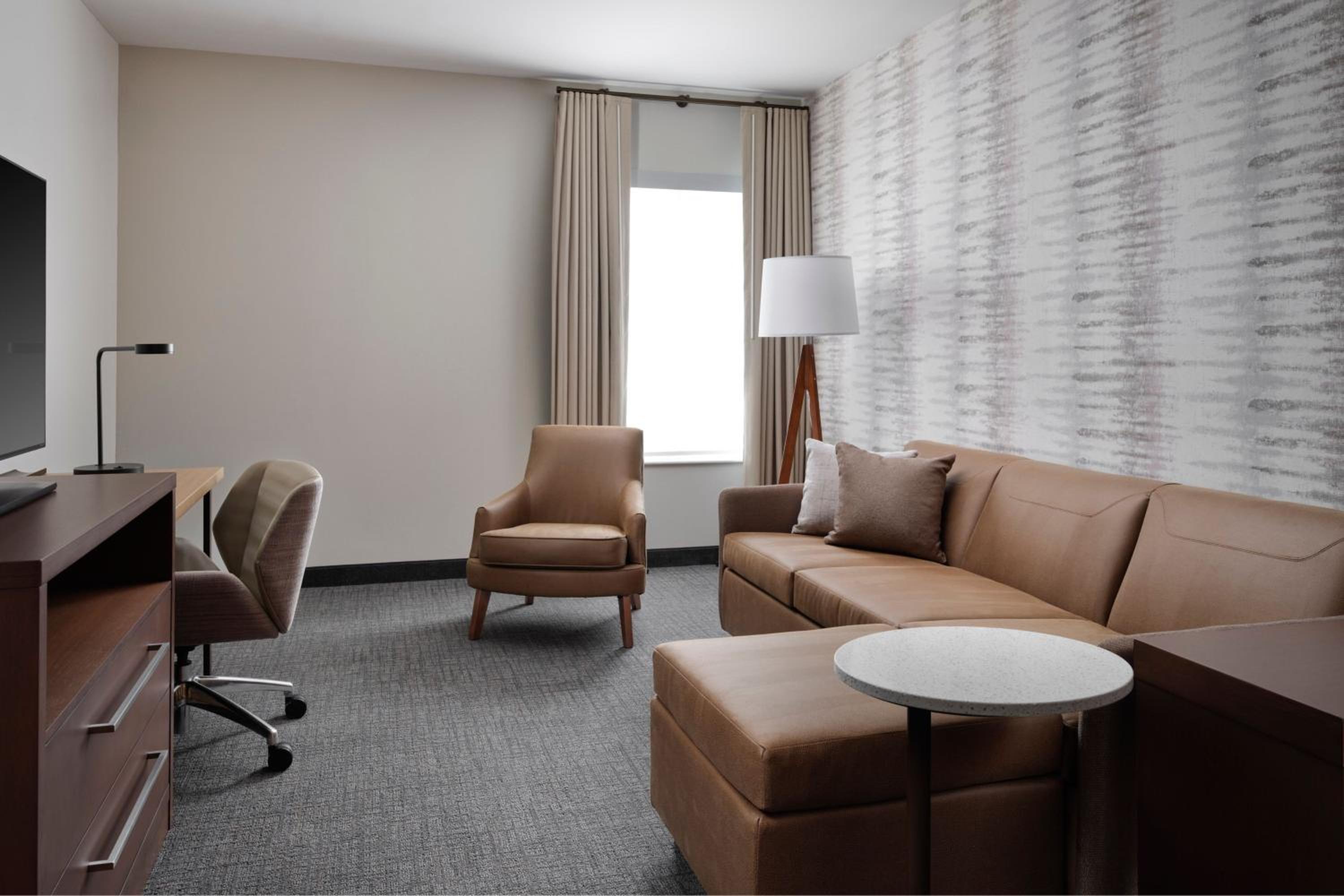 One-Bedroom Queen Suite with Two Queen Beds and Sofa Bed - Photo 5