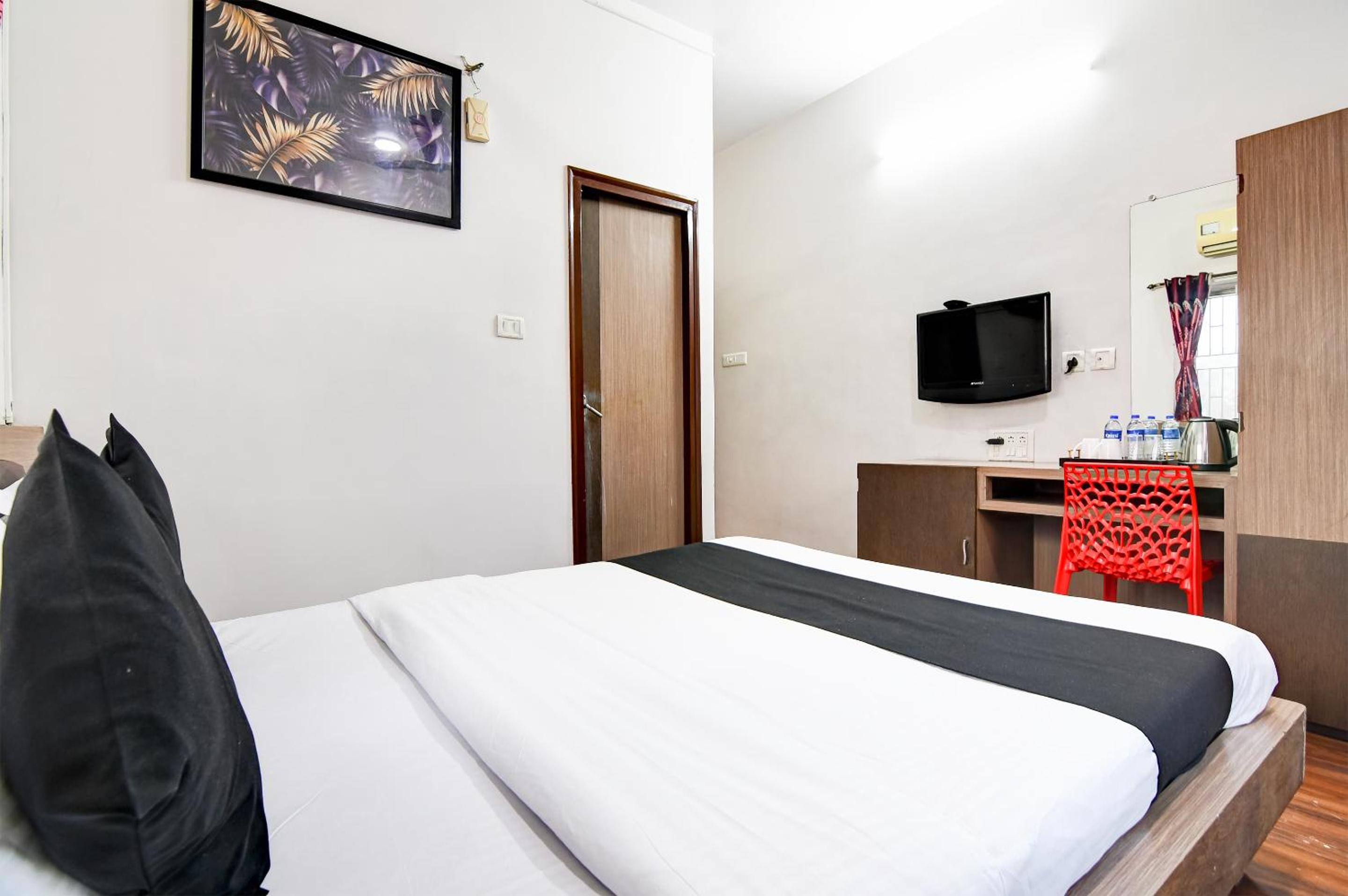 Deluxe Room - Photo 11