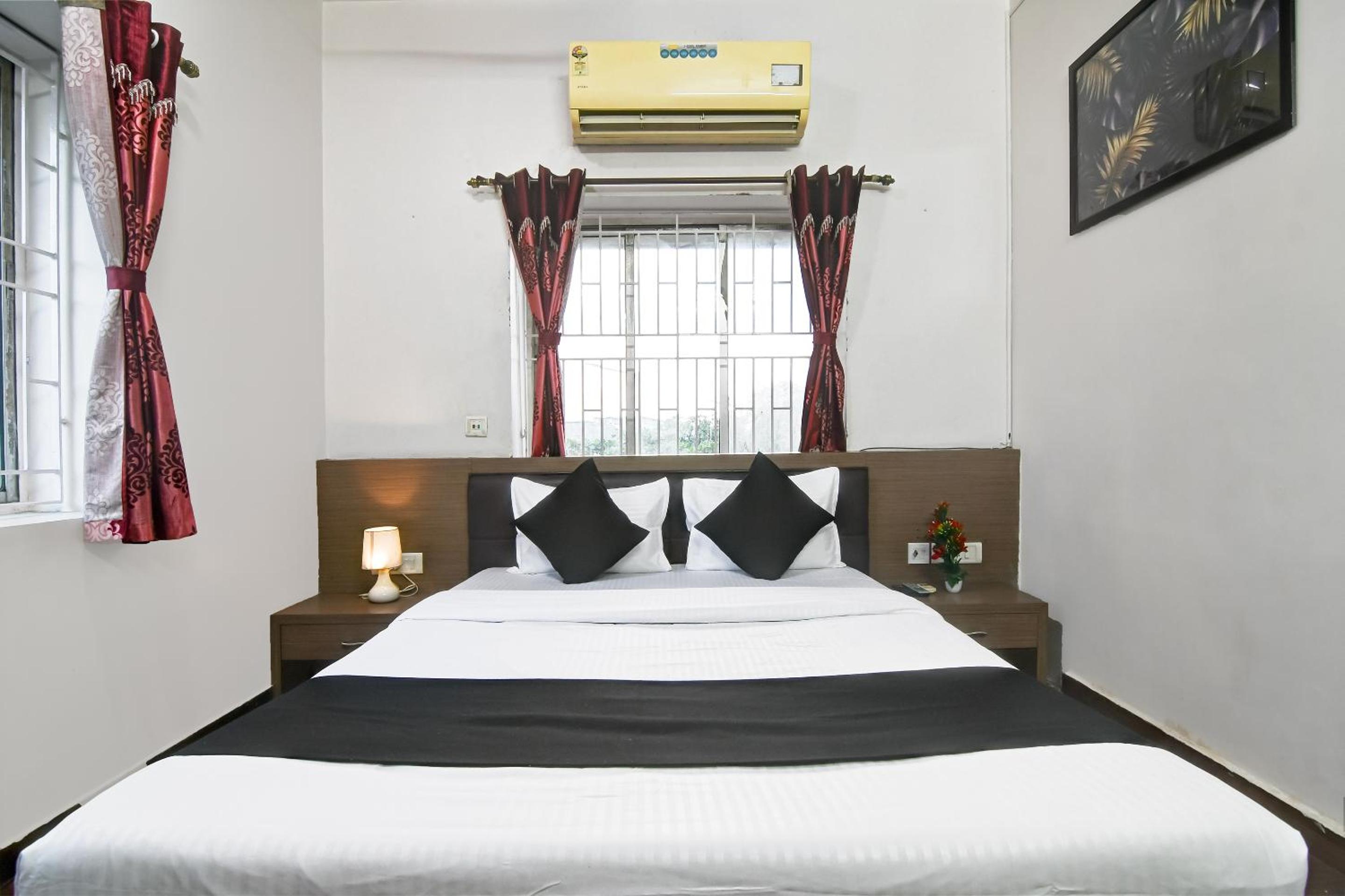 Deluxe Room - Photo 9