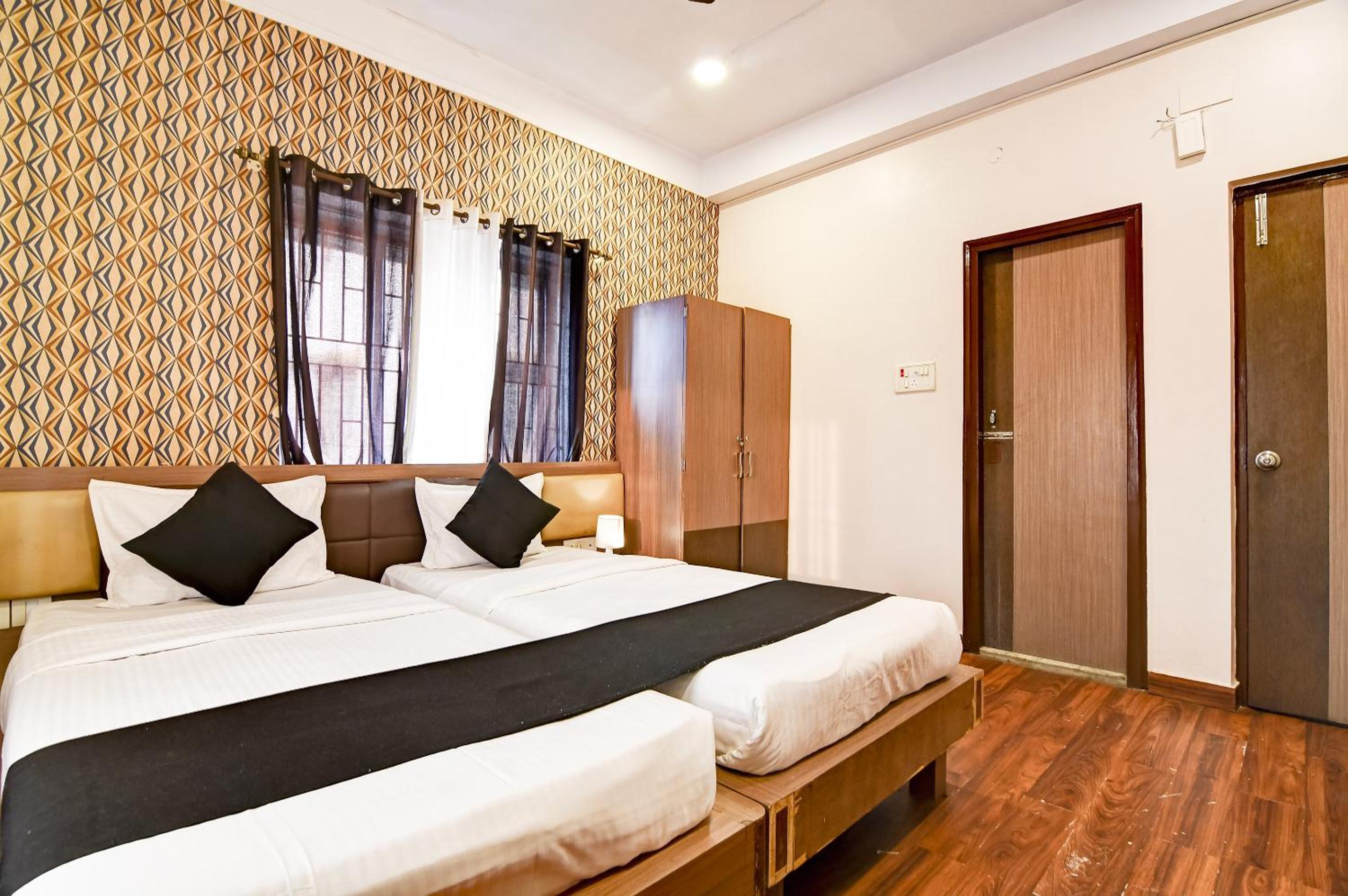 Deluxe Twin Room - Photo 10
