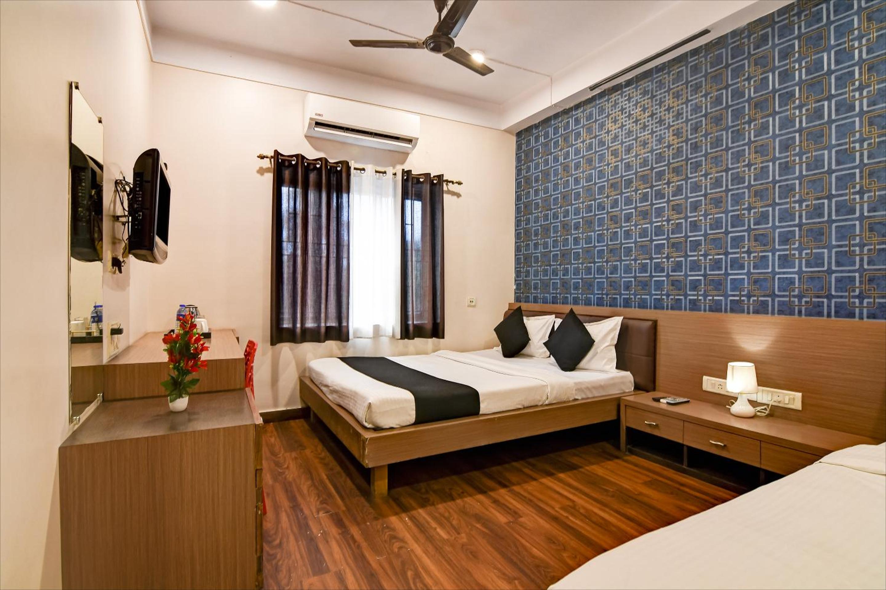 Deluxe Room - Photo 5