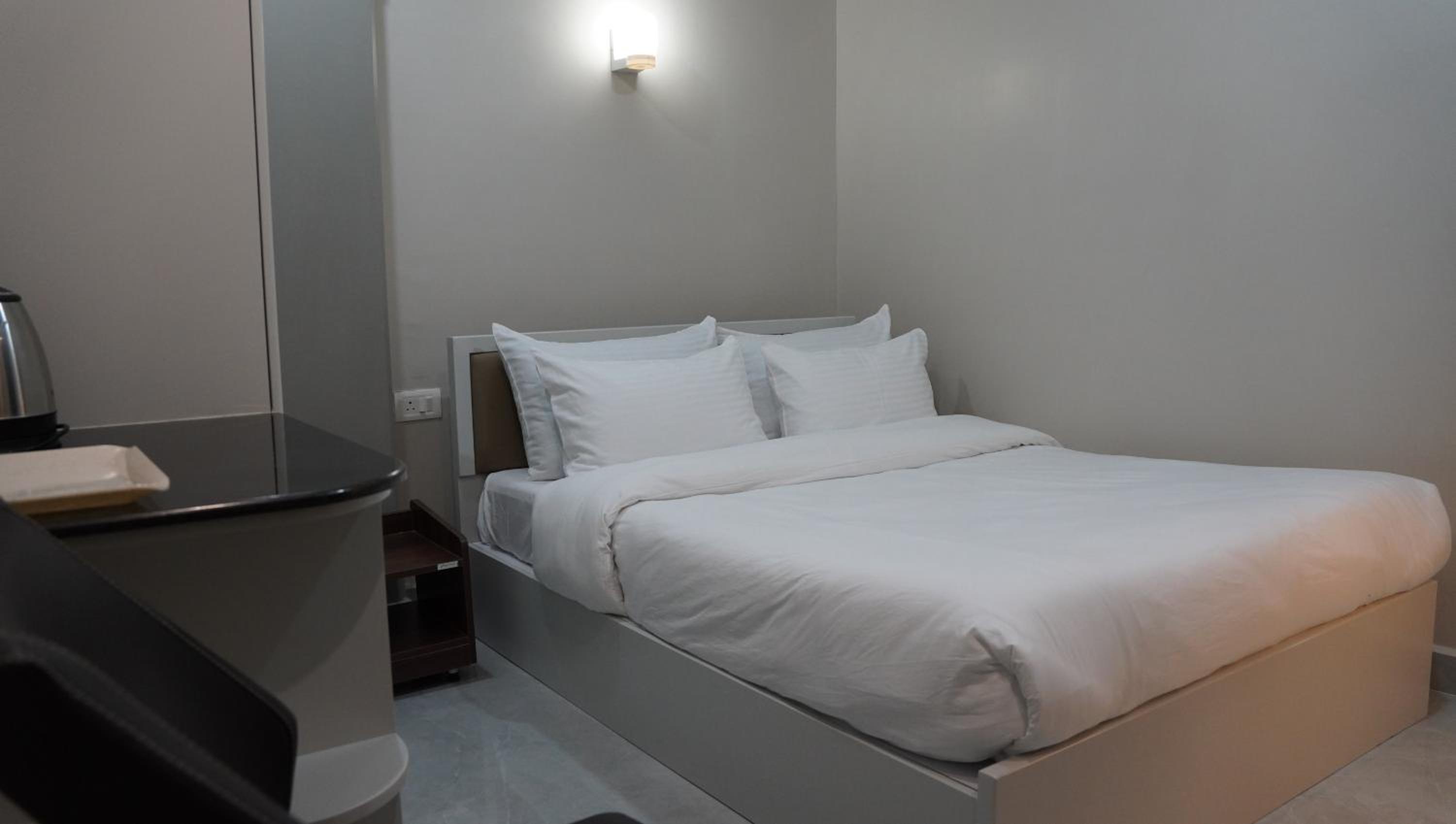 Budget Double Room photo 2
