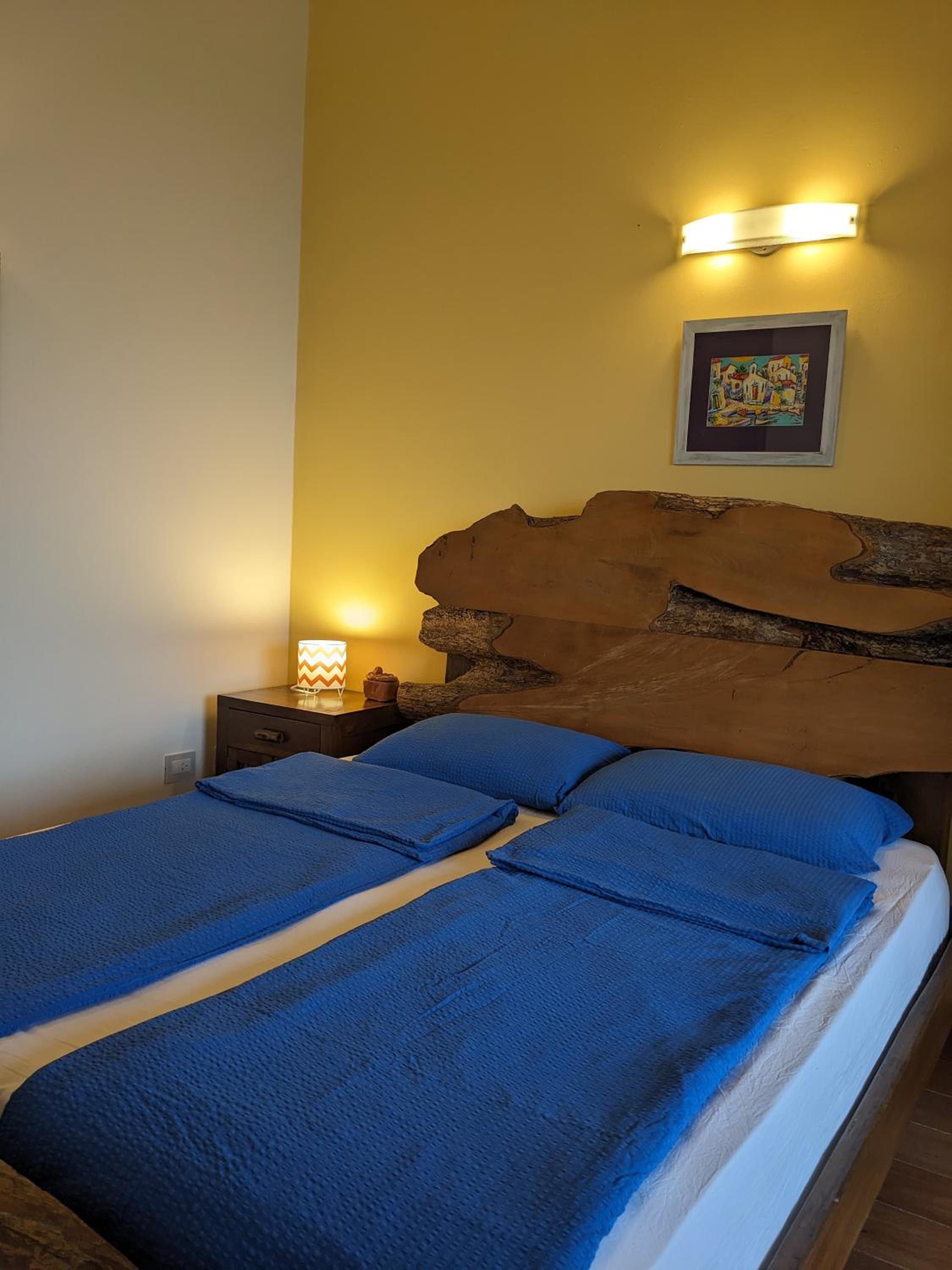 Queen Room photo 2
