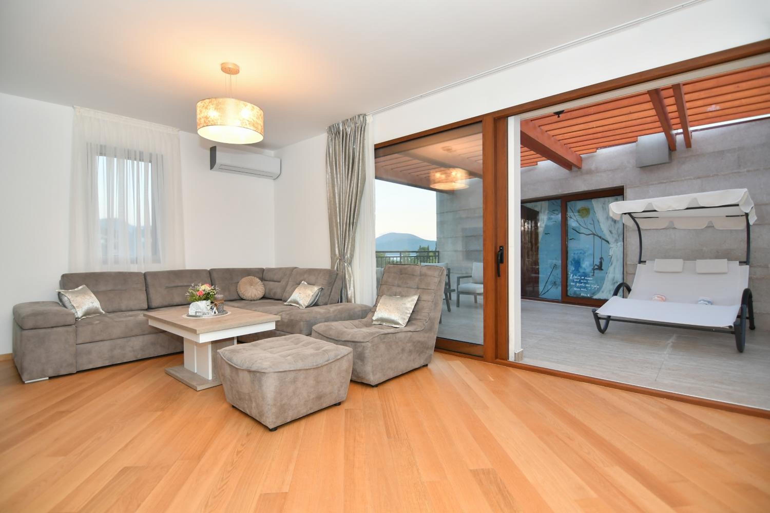 Deluxe Apartment