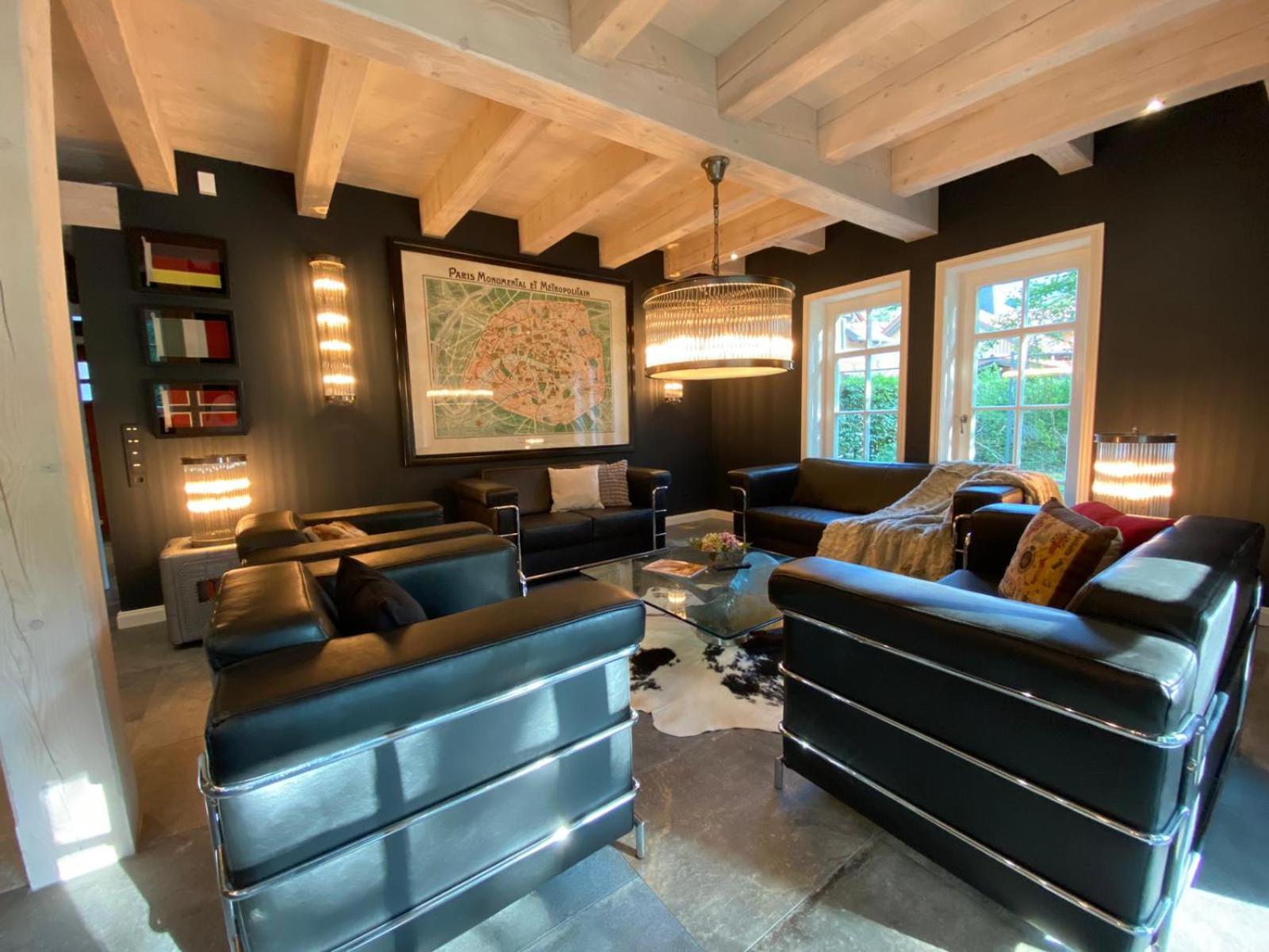 4 Bedroom Lodge with Sauna and Fireplace photo 3