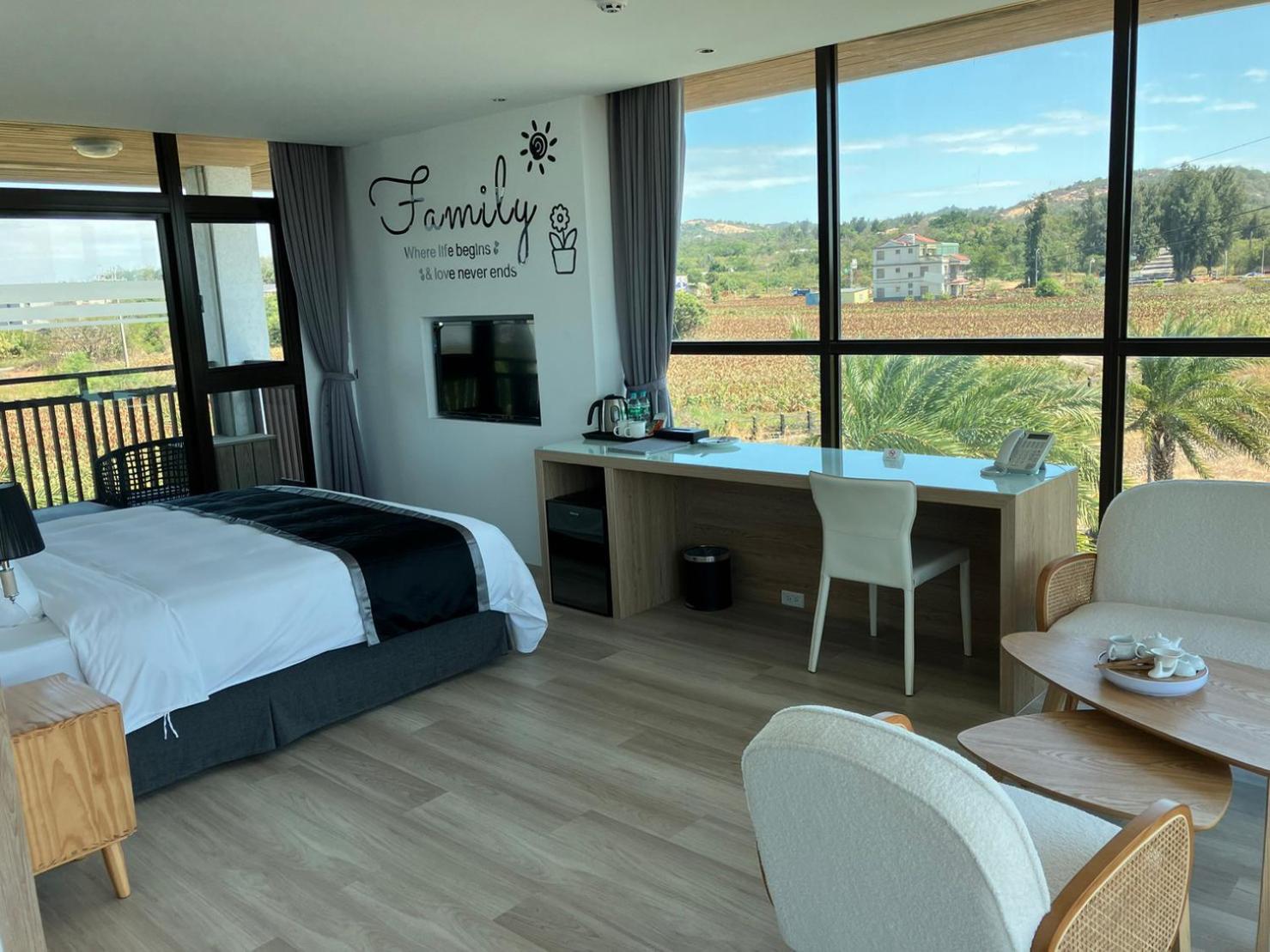 Deluxe Double Room with Balcony photo 1