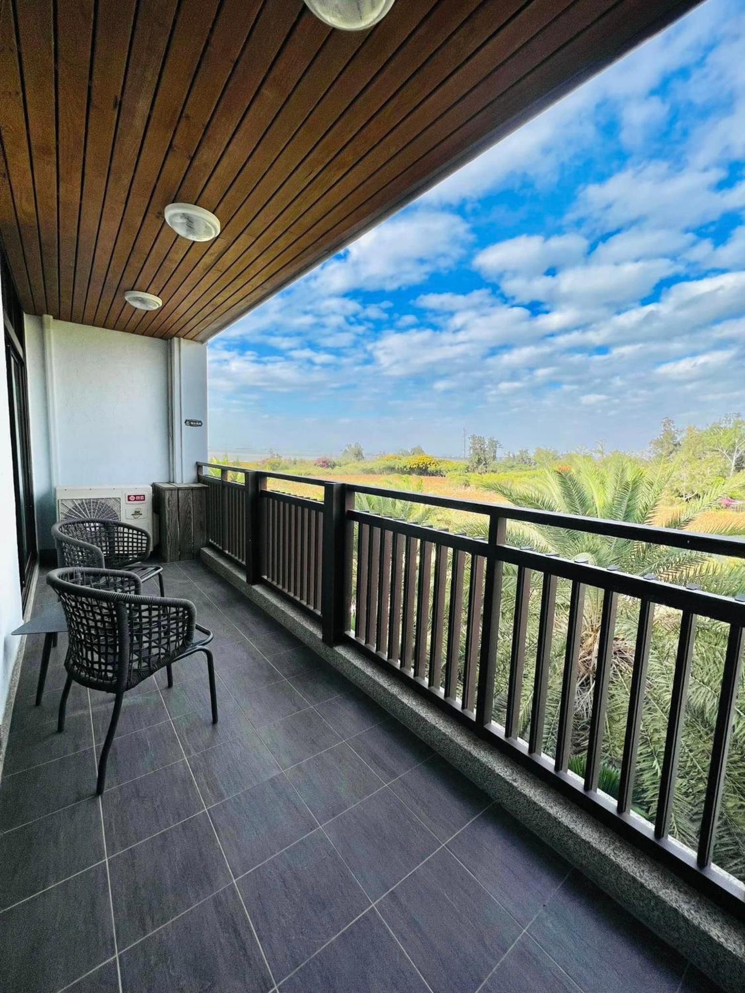 Deluxe Double Room with Balcony photo 2