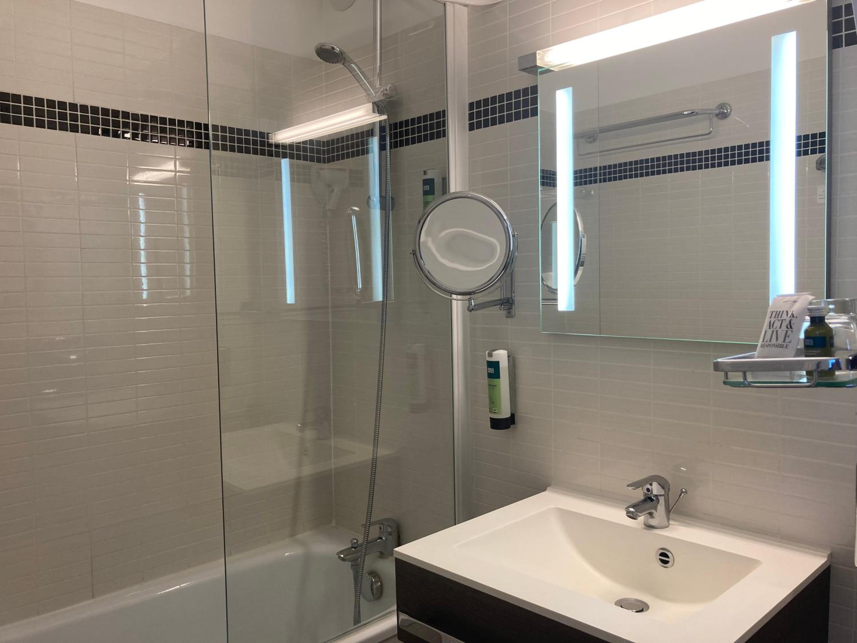 Standard Twin Room - Photo 2