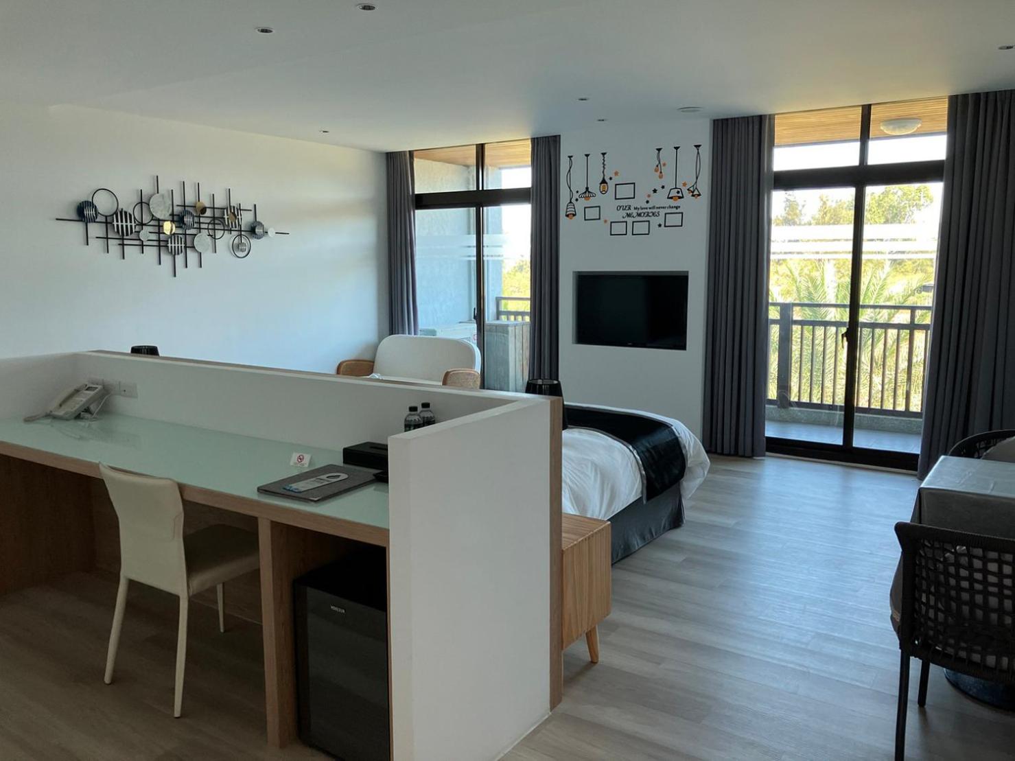 Deluxe Double Room with Balcony photo 3