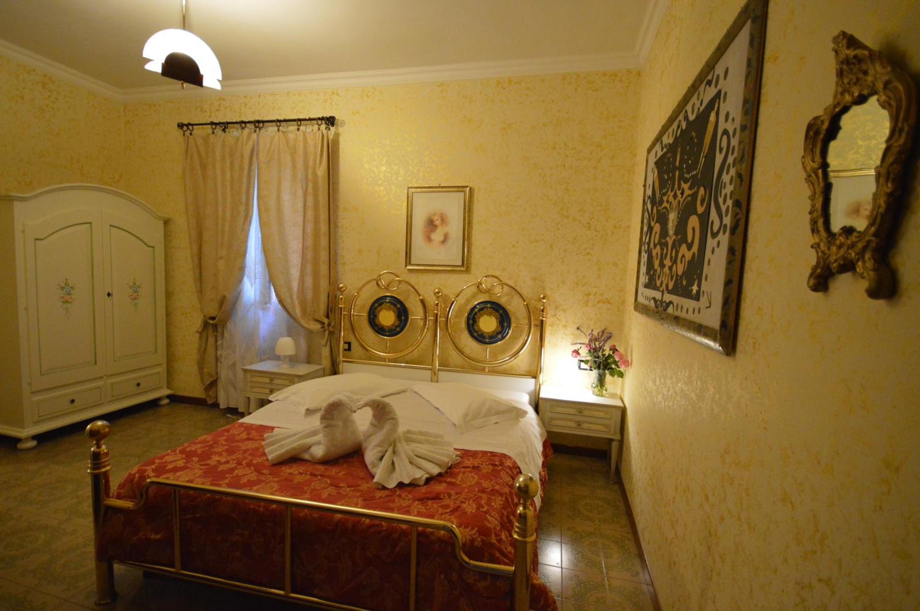 Standard Double or Twin Room thumbnail 5