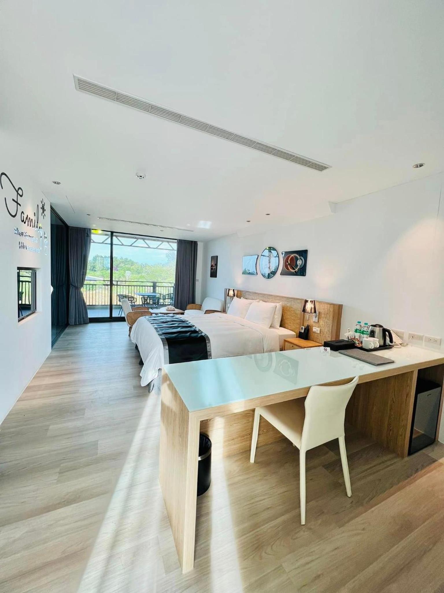 Deluxe Double Room with Balcony and Sea View photo 1