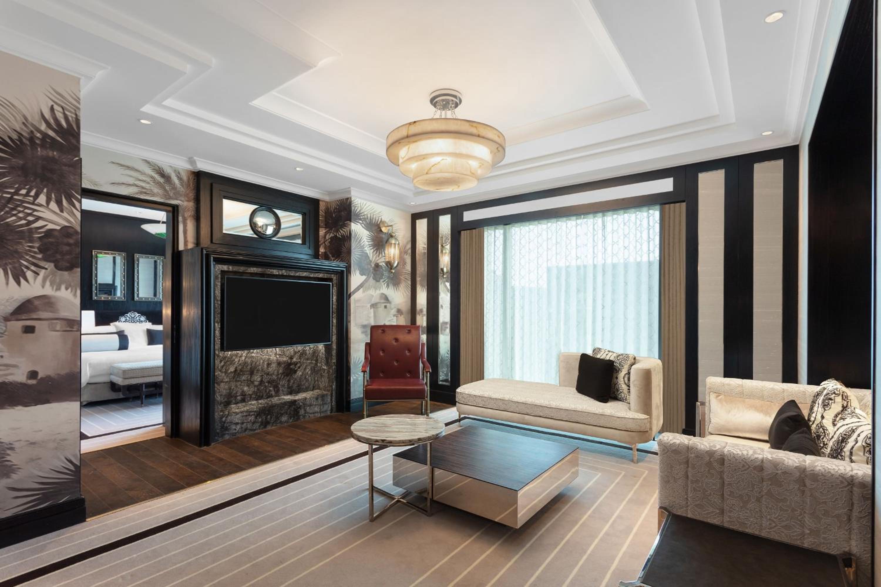One-Bedroom Deluxe Suite with City View - Club Level - Photo 4