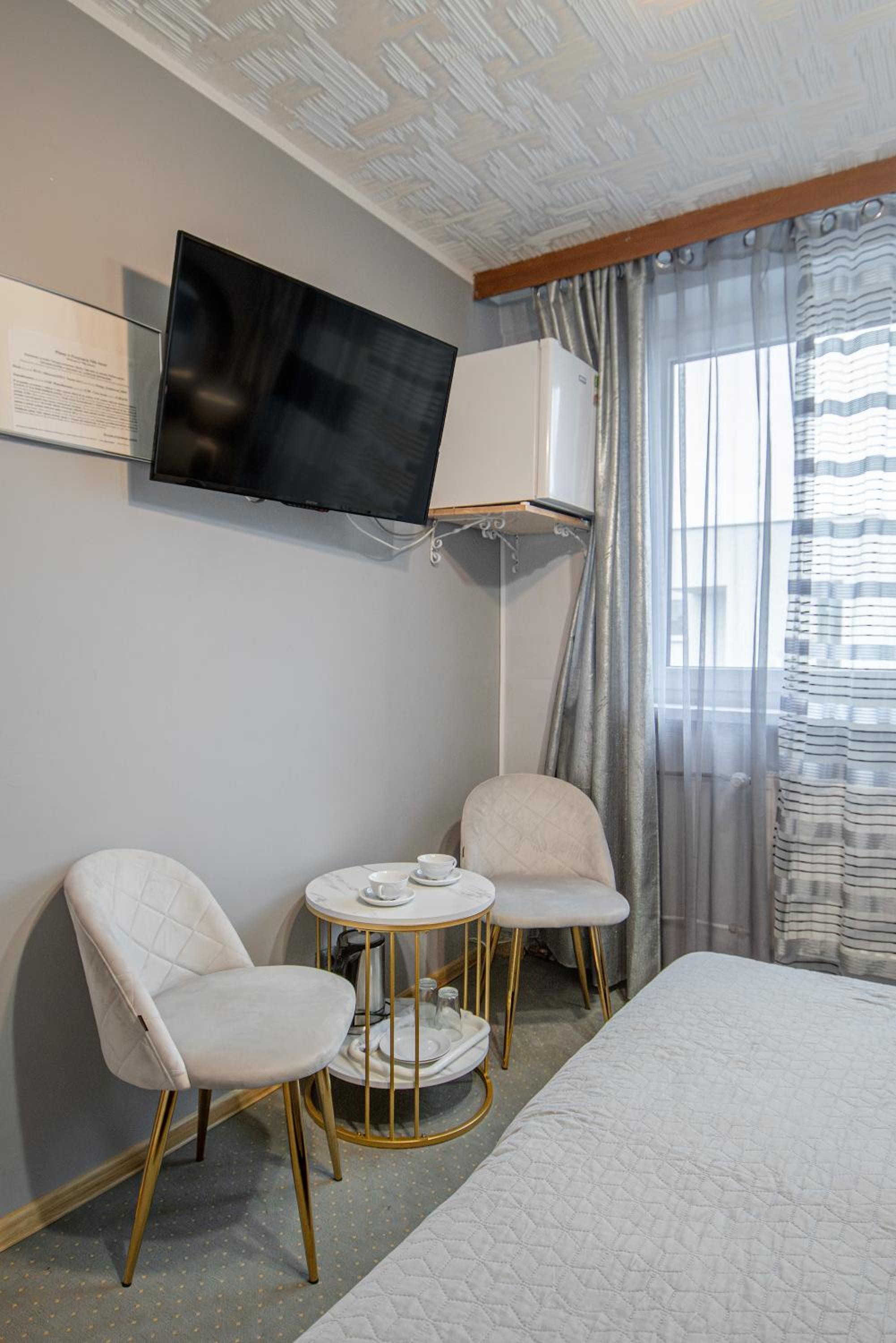 Double or Twin Room with Private Bathroom - Photo 7